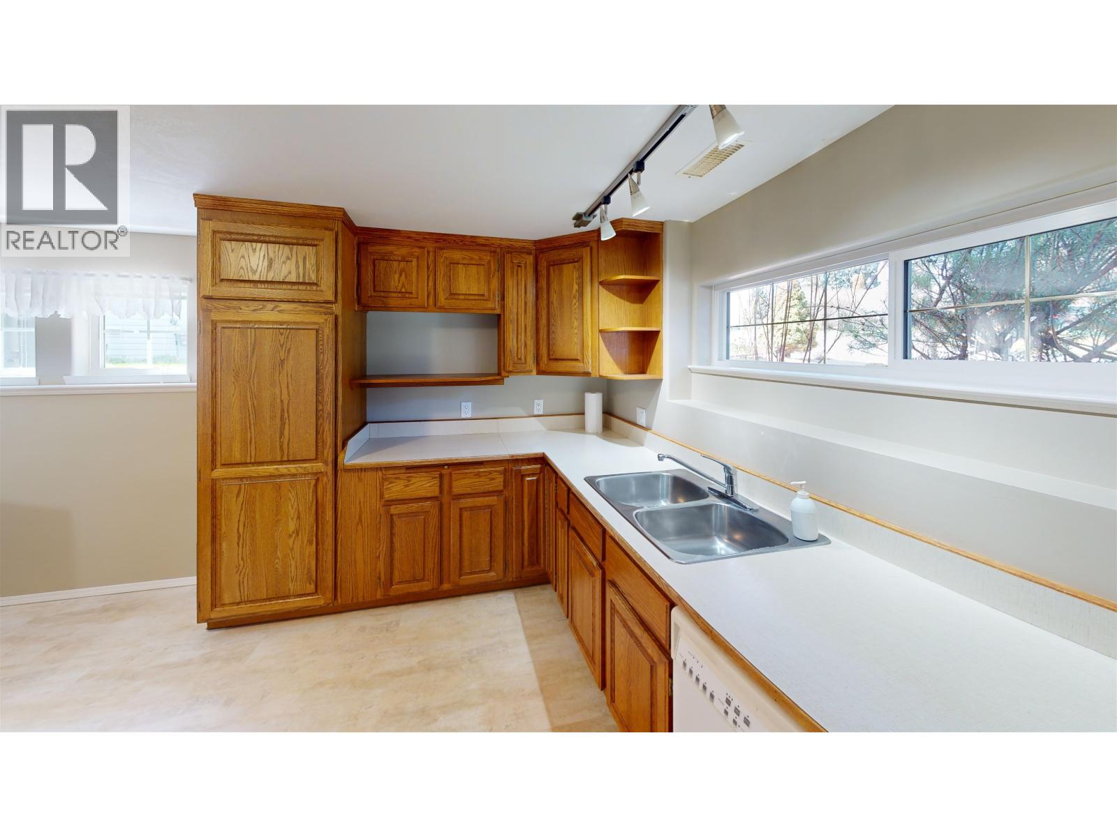 570 PIERCE CRESCENT - 31