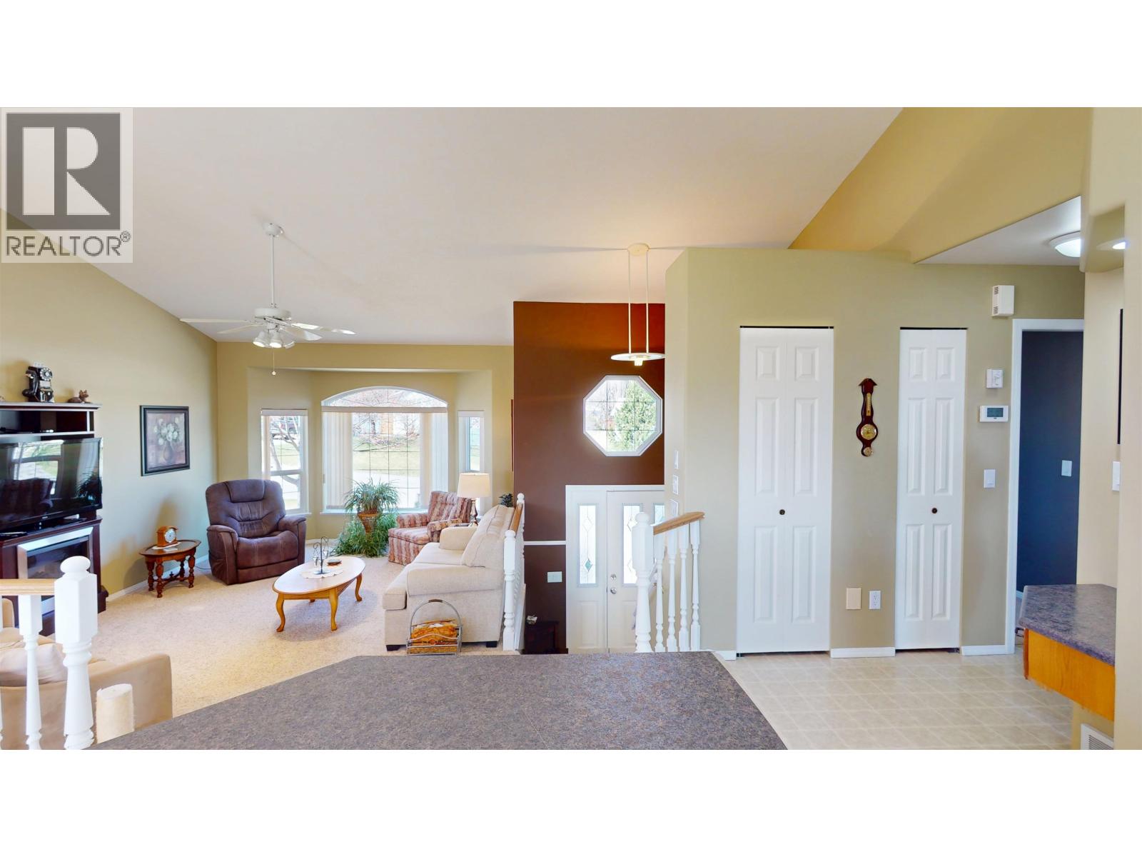 570 PIERCE CRESCENT - 8