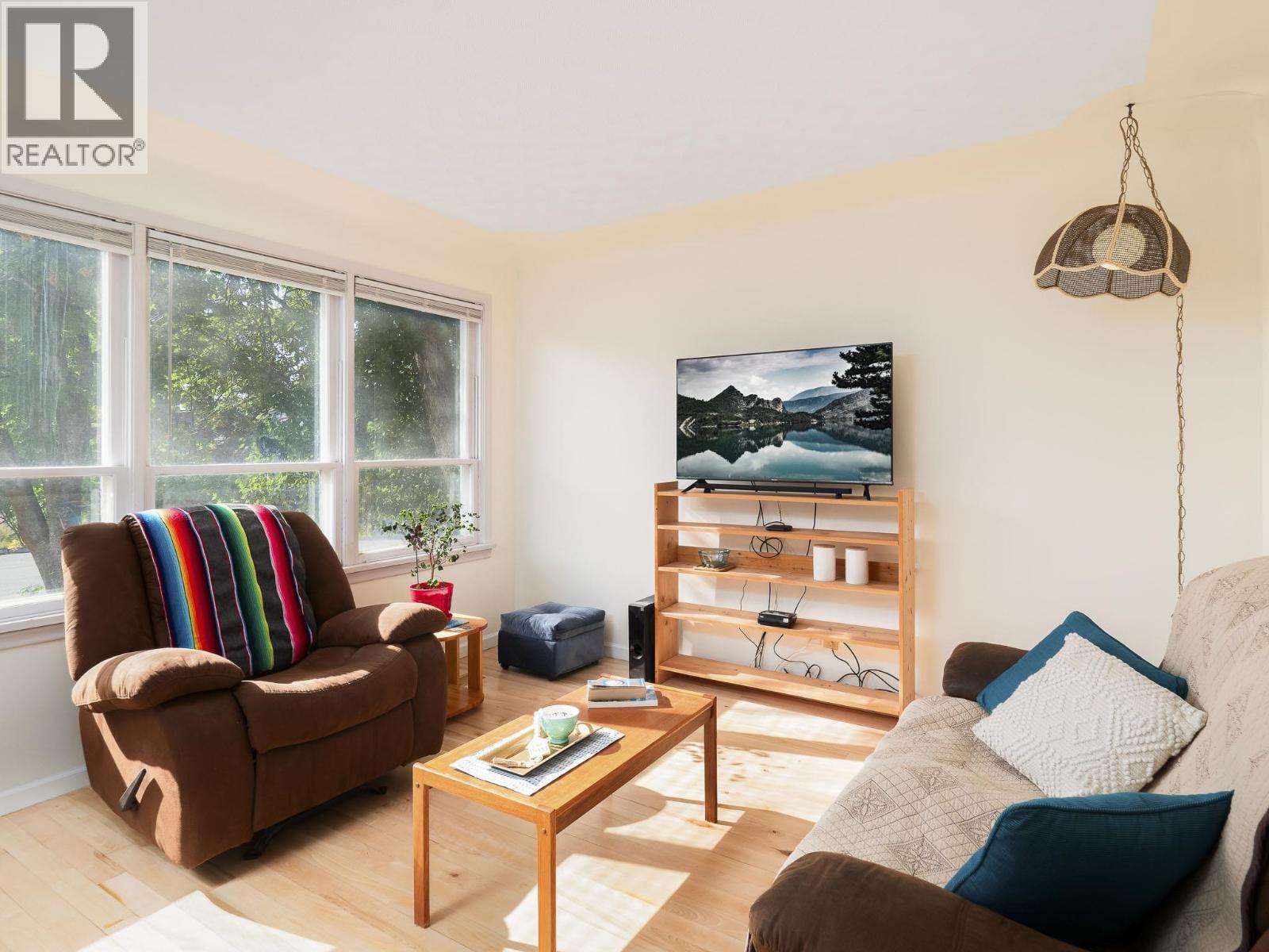 560 WATROUS STREET - 11