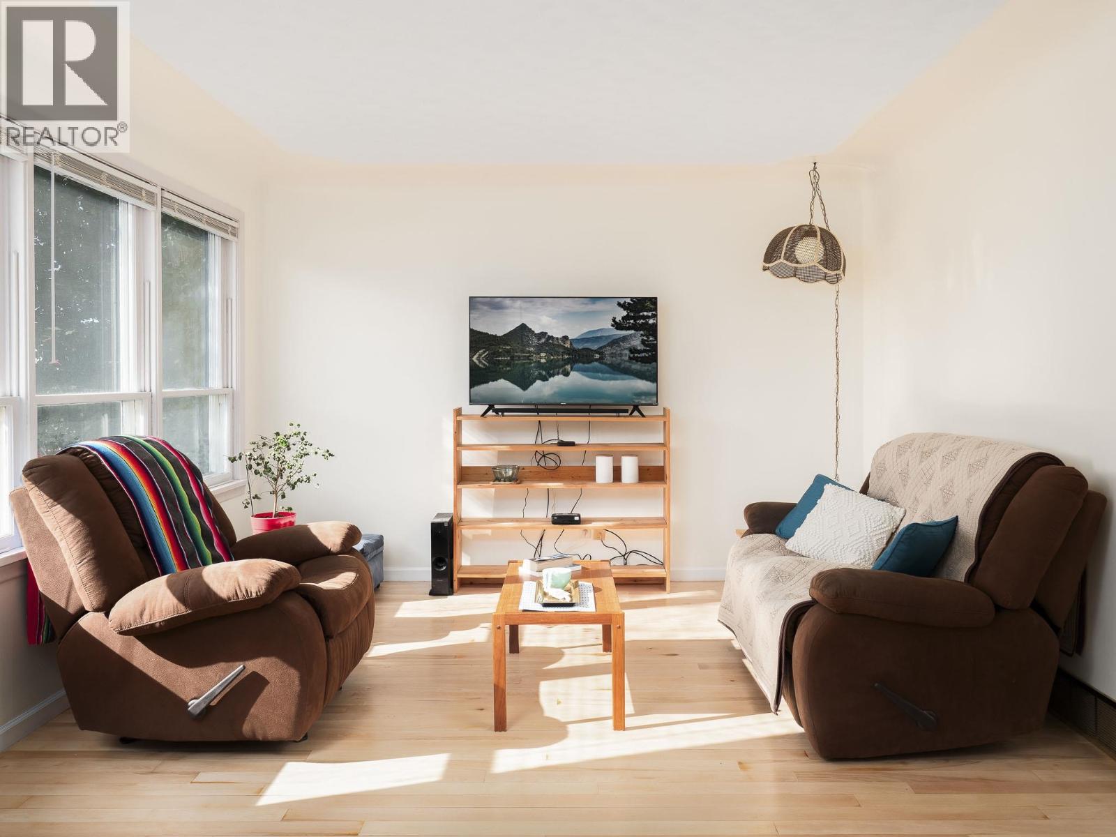 Photo 12 of 30 — 560 WATROUS STREET · Prince George, BC