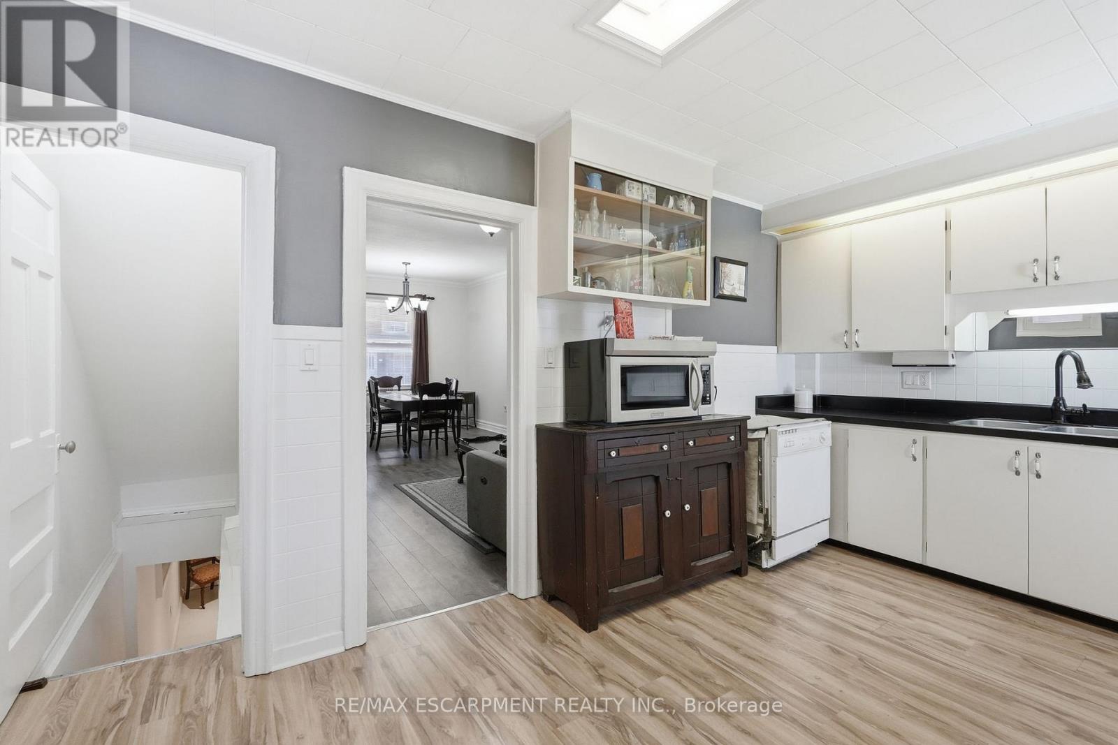 224 BALSAM AVENUE S - 16