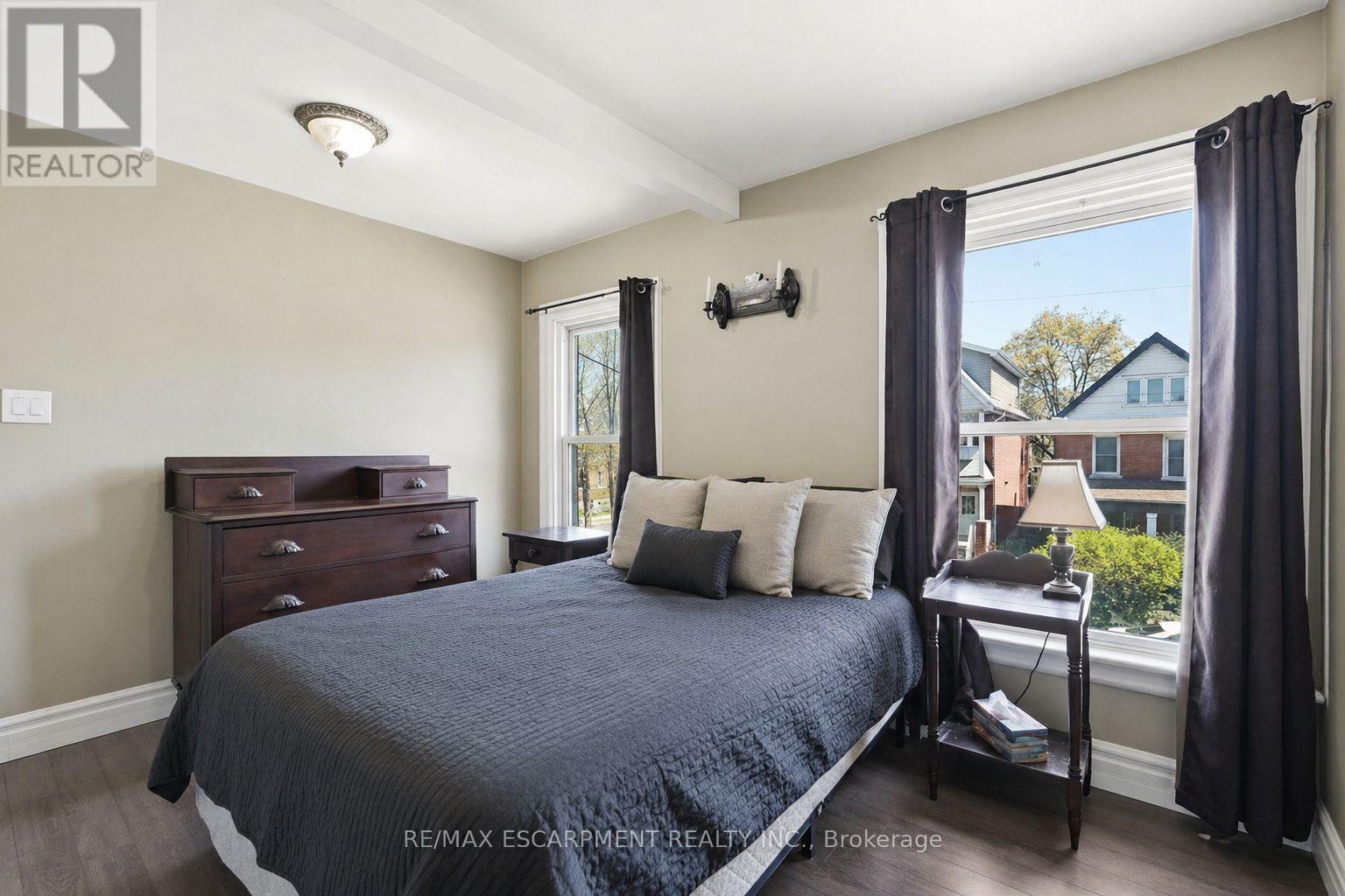 224 BALSAM AVENUE S - 18