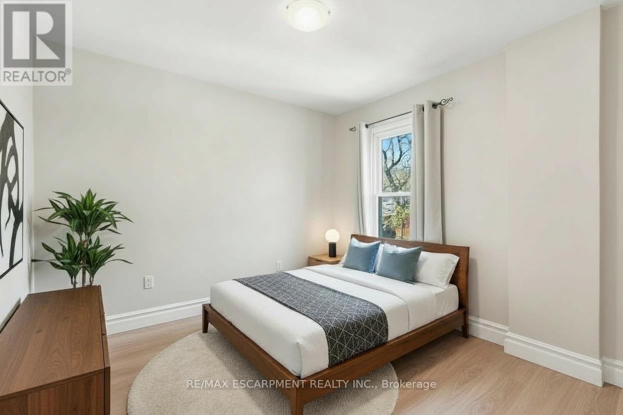 224 BALSAM AVENUE S - 19