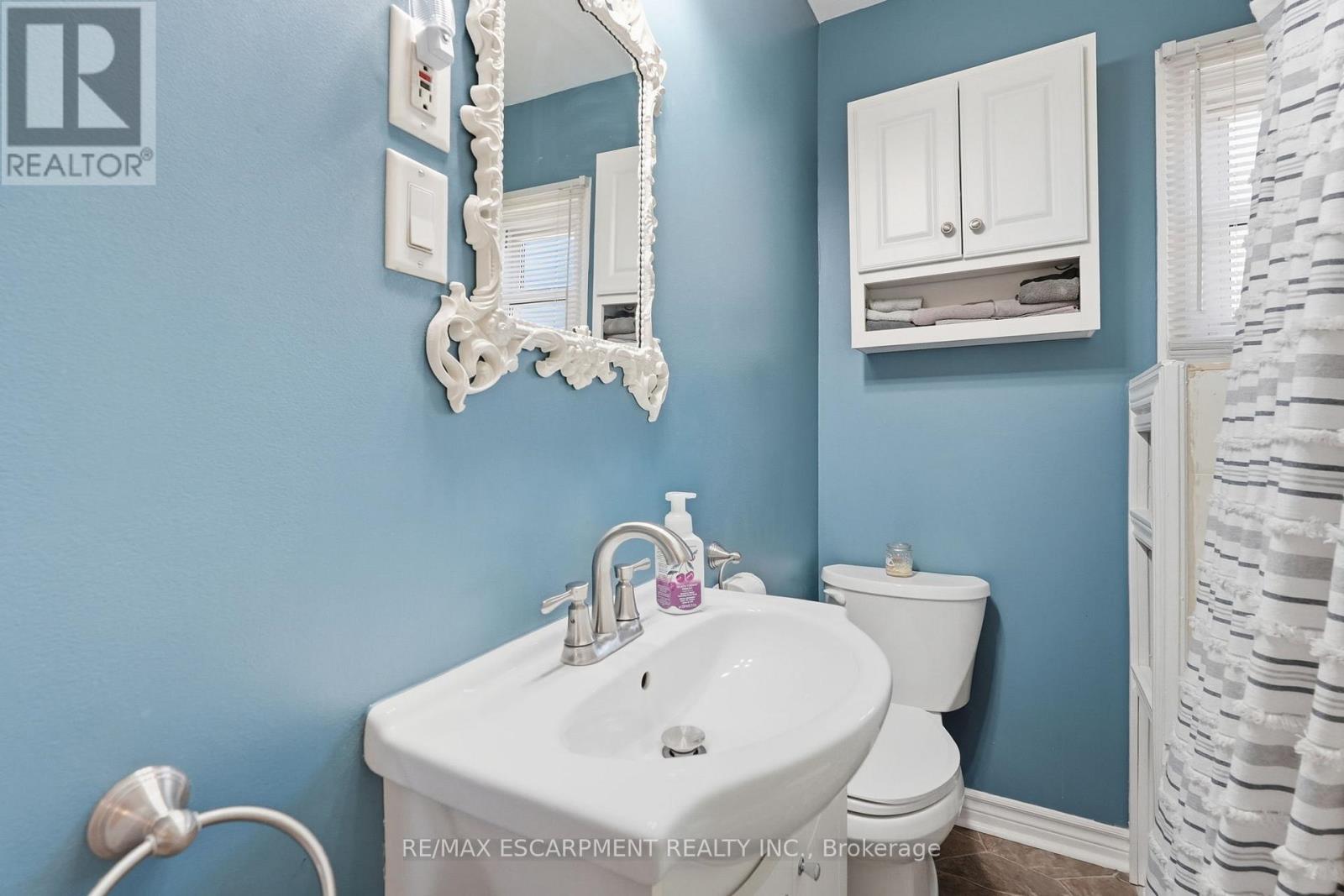 224 BALSAM AVENUE S - 22