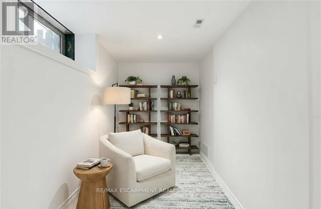 224 BALSAM AVENUE S - 27