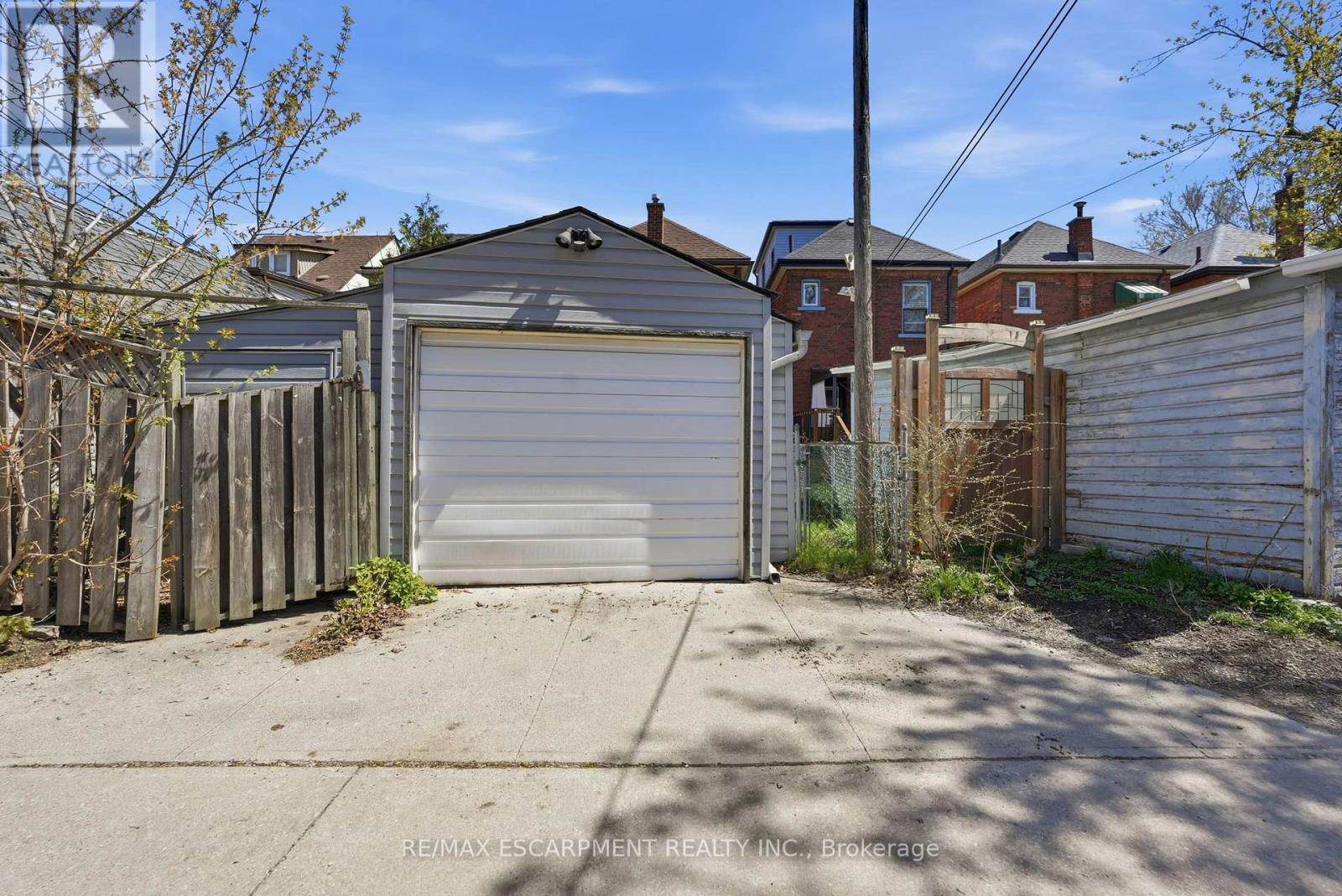 224 BALSAM AVENUE S - 37