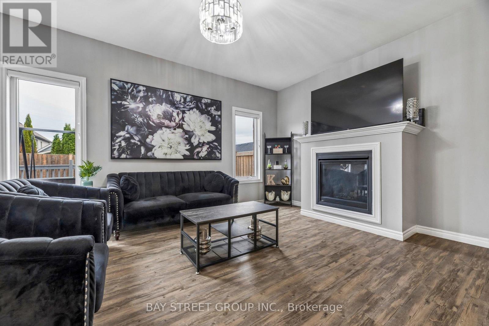 734 SAWMILL ROAD E - 10