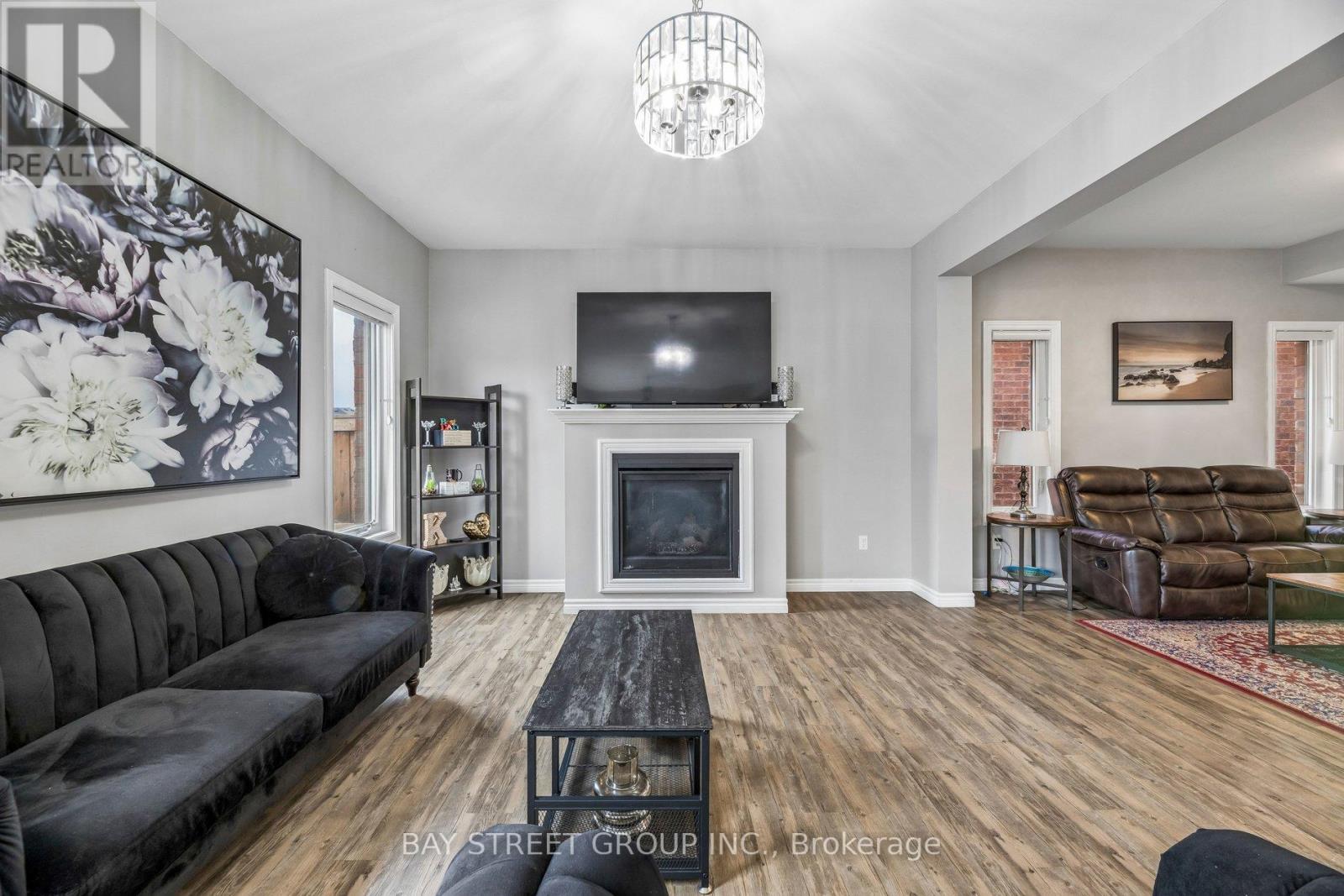 734 SAWMILL ROAD E - 12