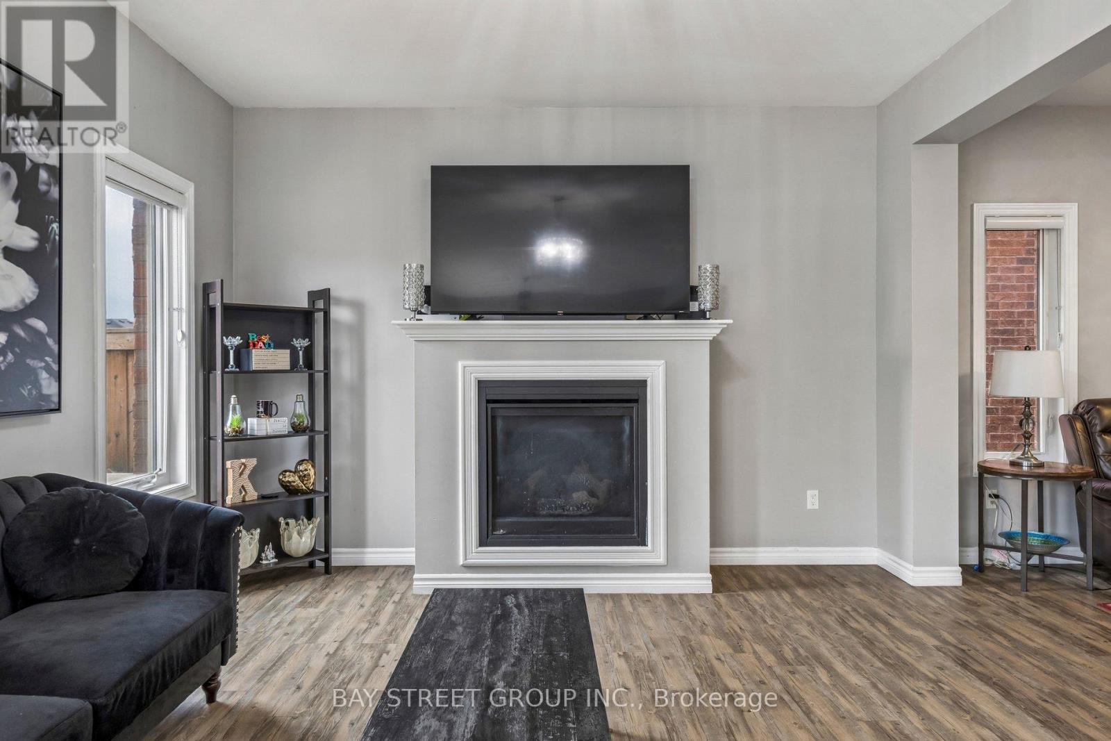 734 SAWMILL ROAD E - 13