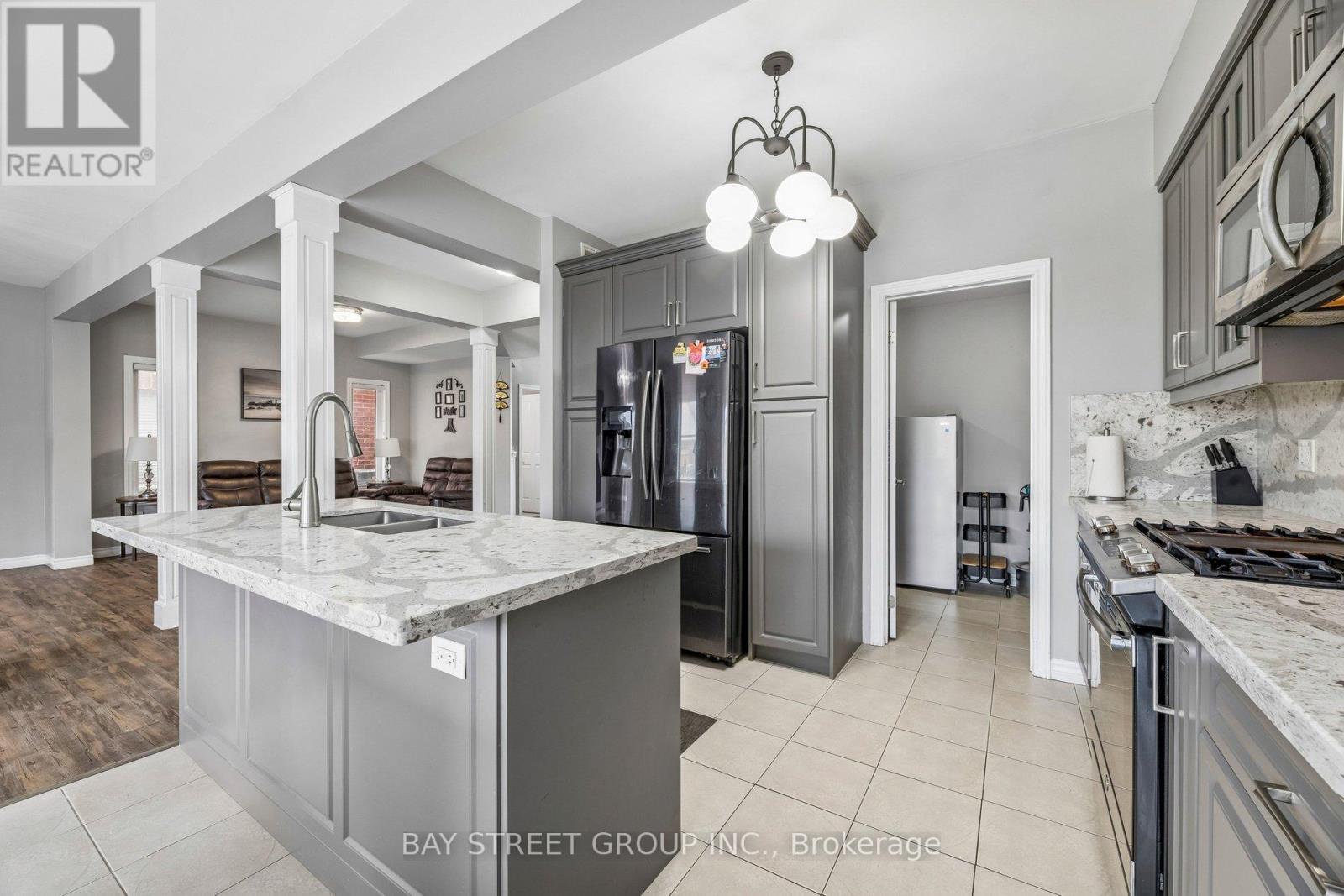 734 SAWMILL ROAD E - 18