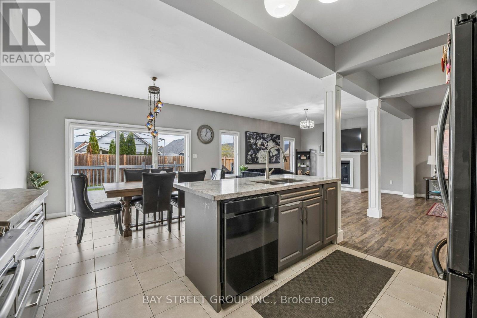 734 SAWMILL ROAD E - 19