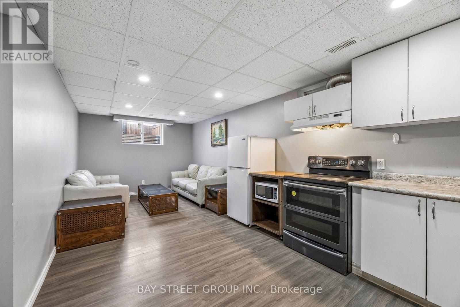 734 SAWMILL ROAD E - 40