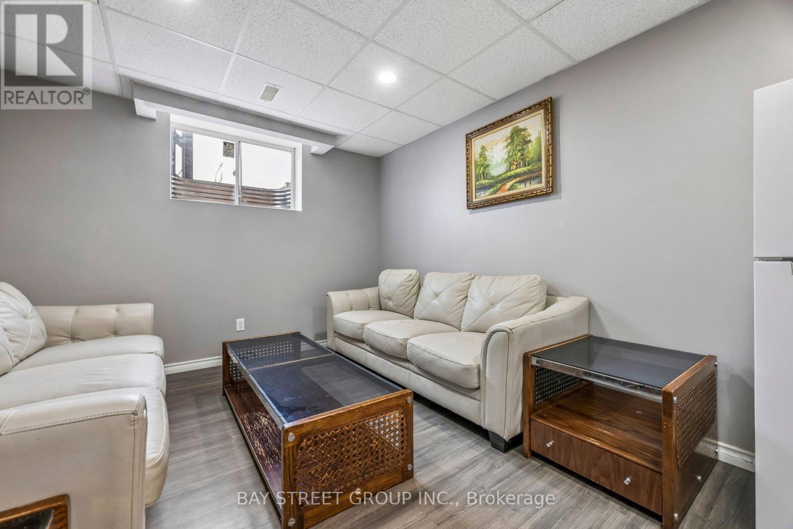 734 SAWMILL ROAD E - 41