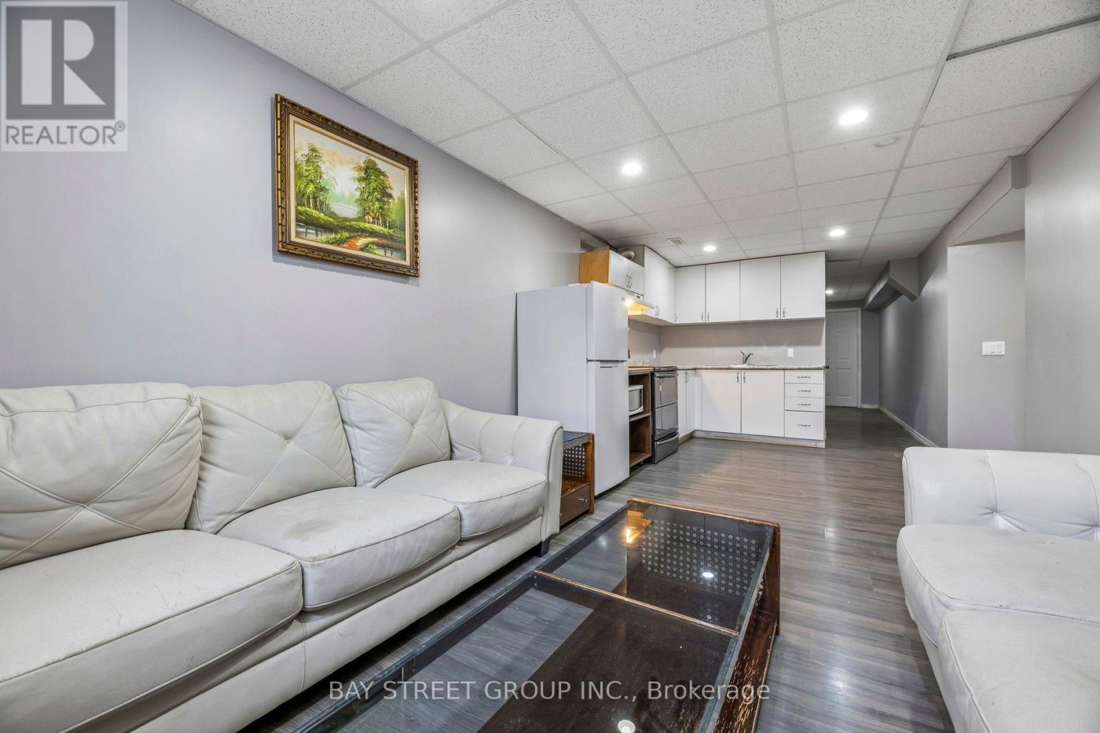 734 SAWMILL ROAD E - 42