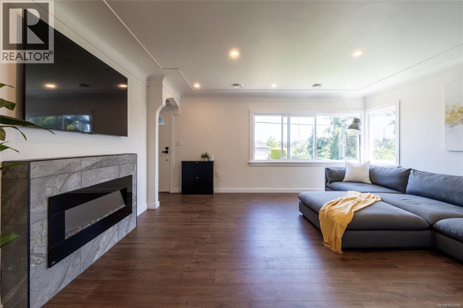  715 Middleton Street, Saanich