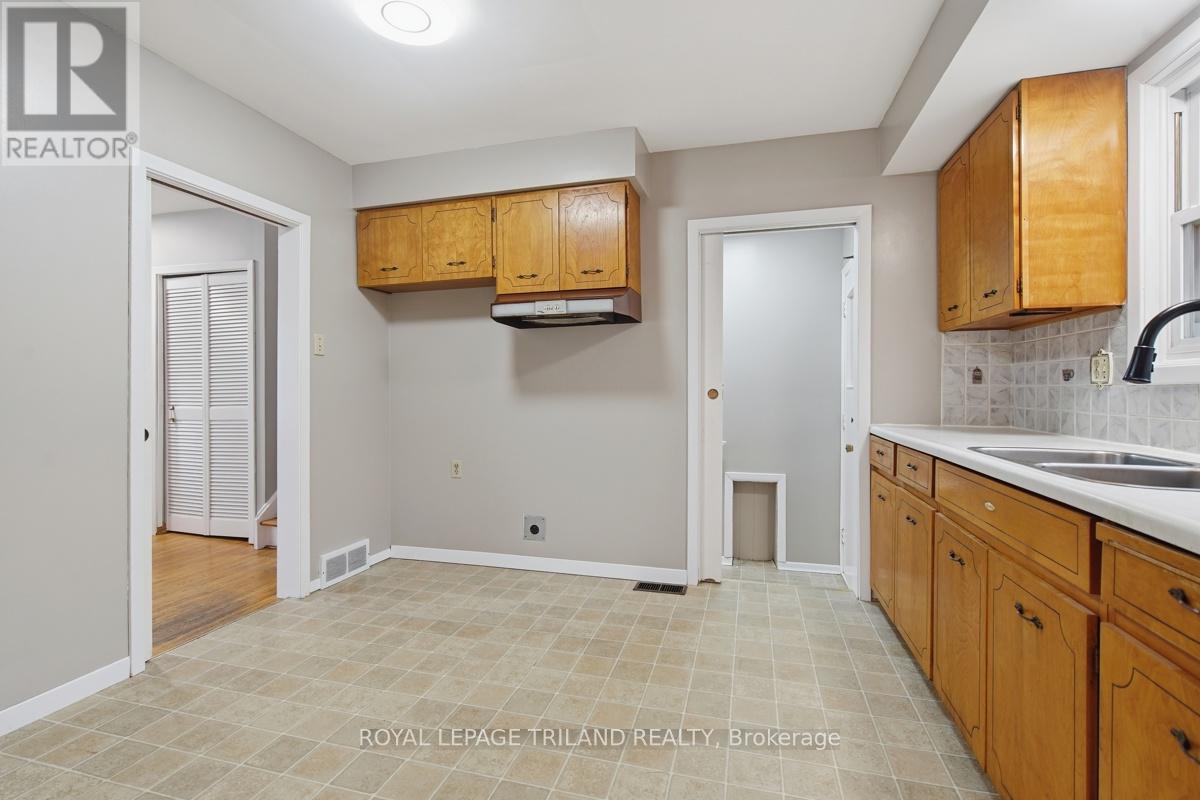 1281 VICTORIA DRIVE - 11