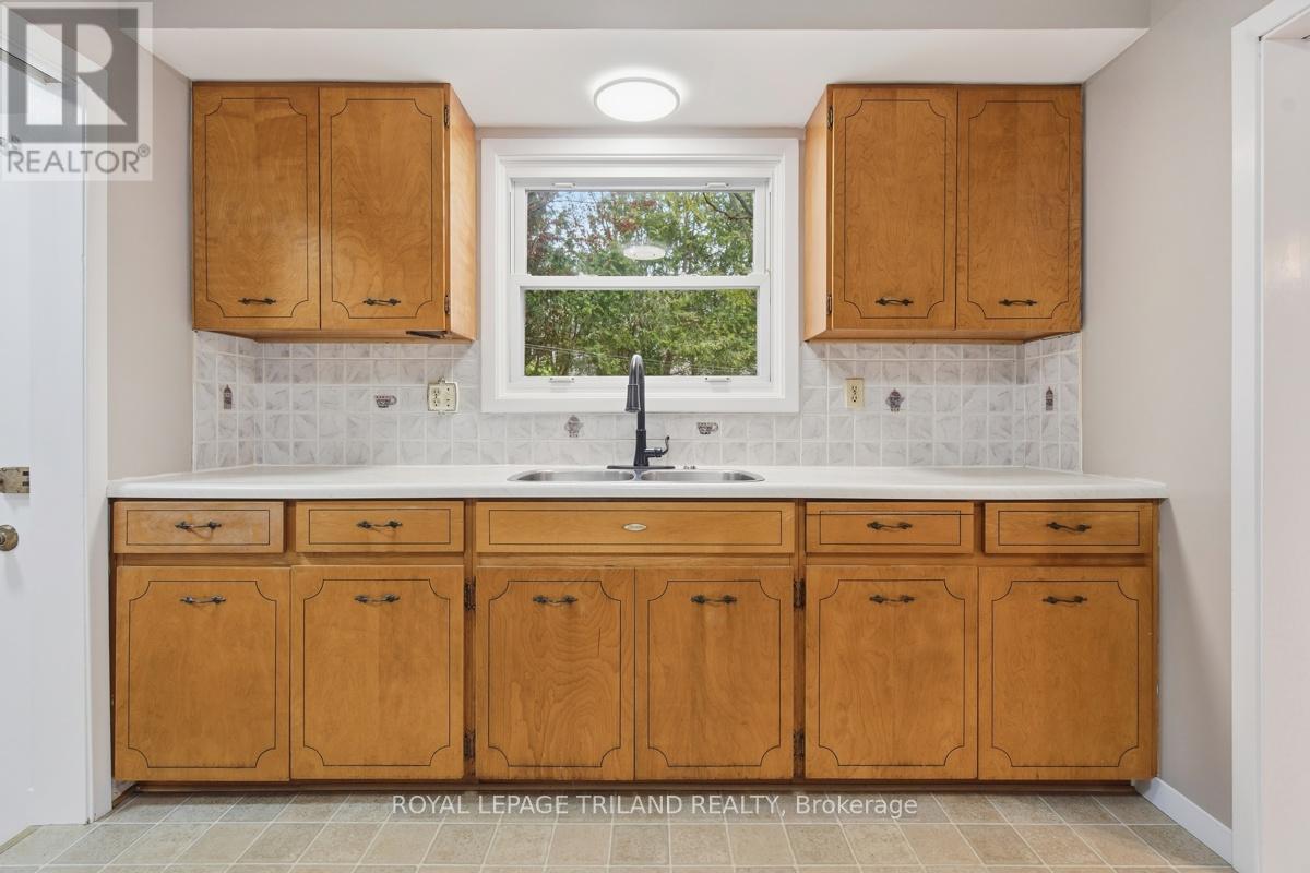 1281 VICTORIA DRIVE - 13