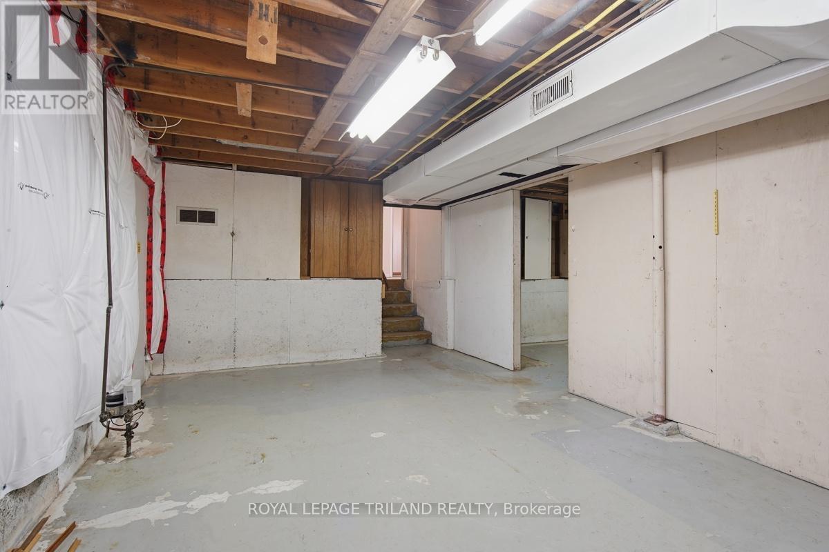1281 VICTORIA DRIVE - 32