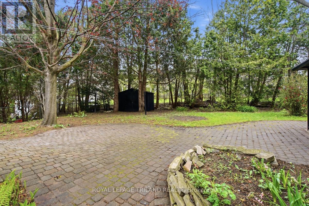 1281 VICTORIA DRIVE - 36