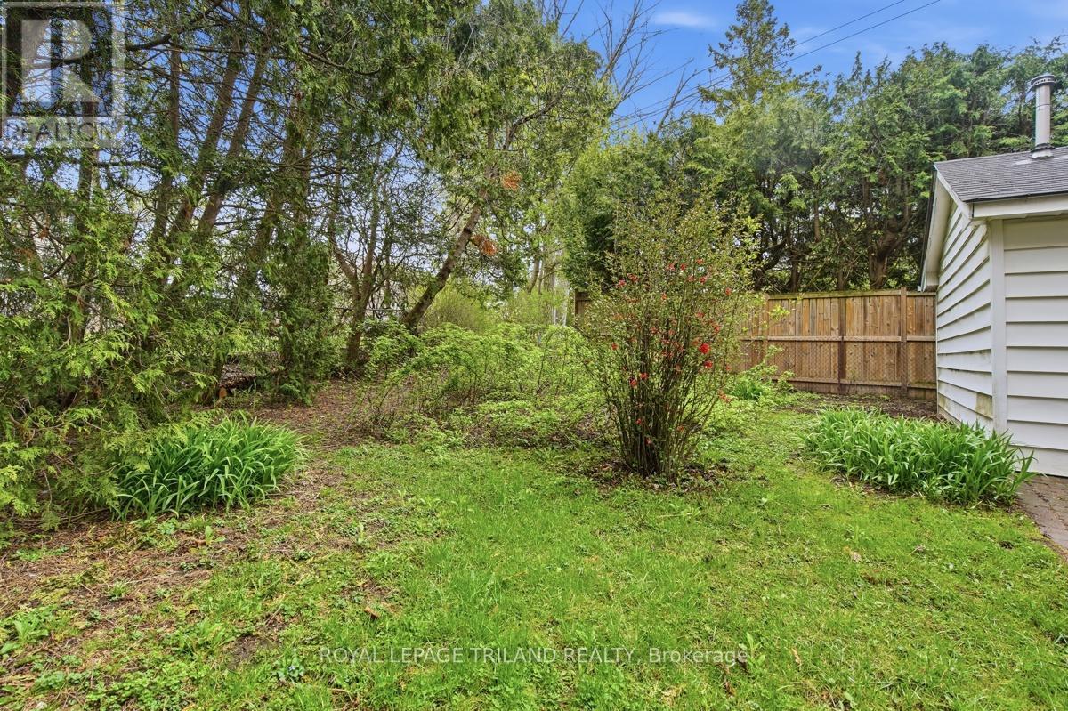 1281 VICTORIA DRIVE - 38
