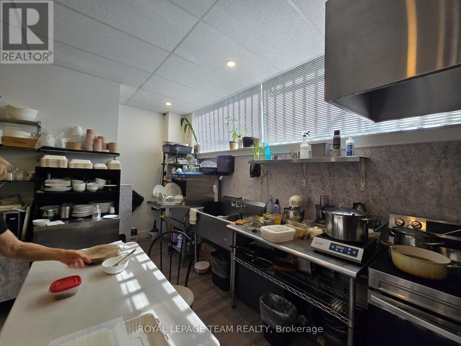 Business for Sale in Ottawa – 274 ELGIN STREET, Ottawa – MLS# X13064496 - Image 11