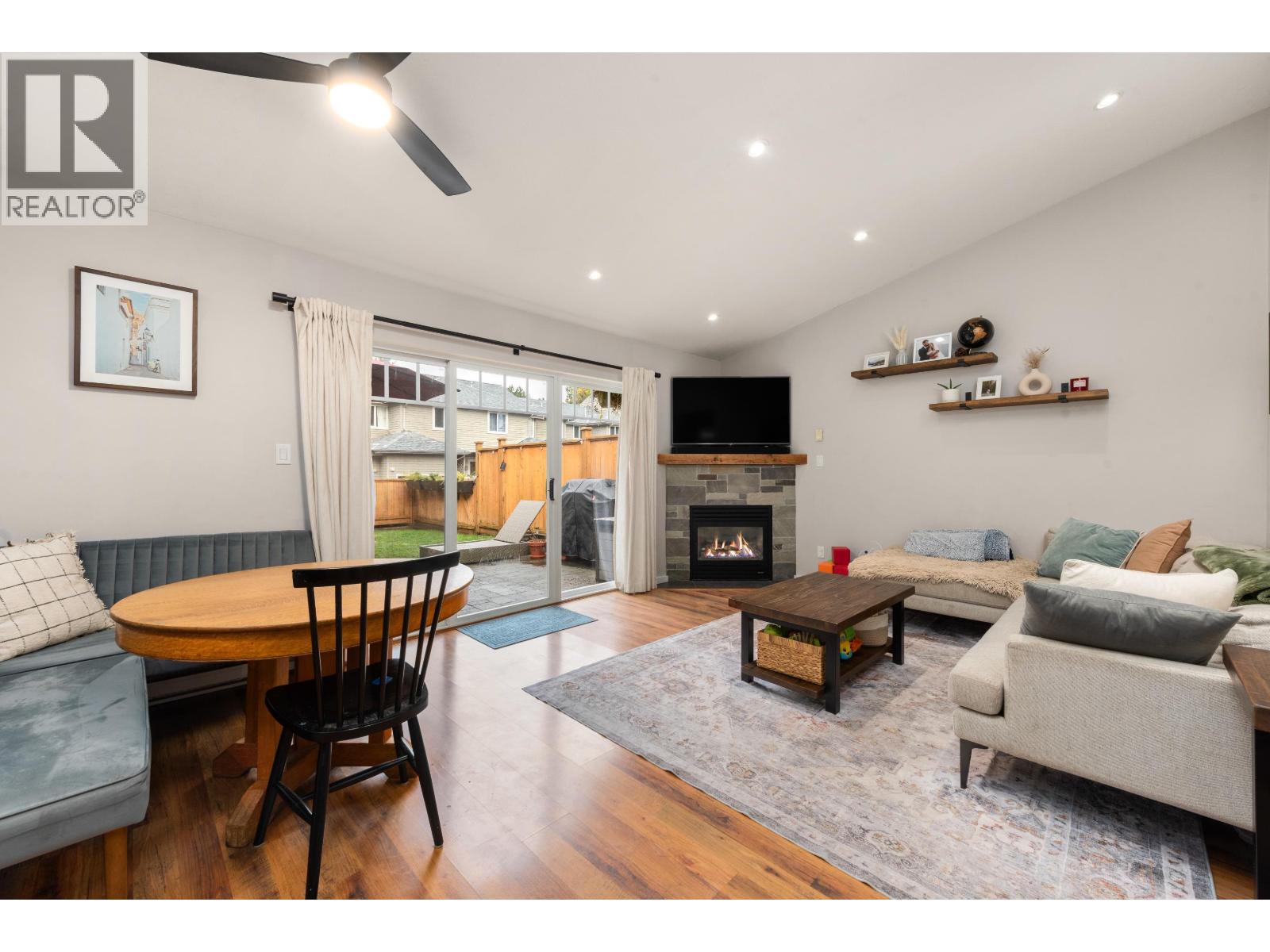 73 1821 WILLOW CRESCENT — photo 3