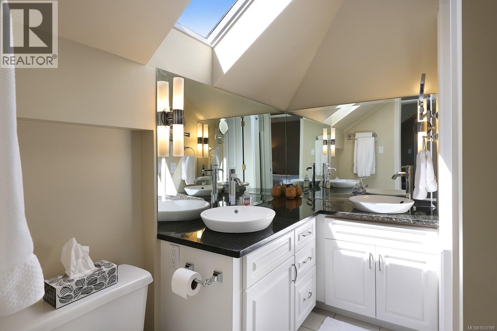 8396 Bloedel Dr, Port Alberni