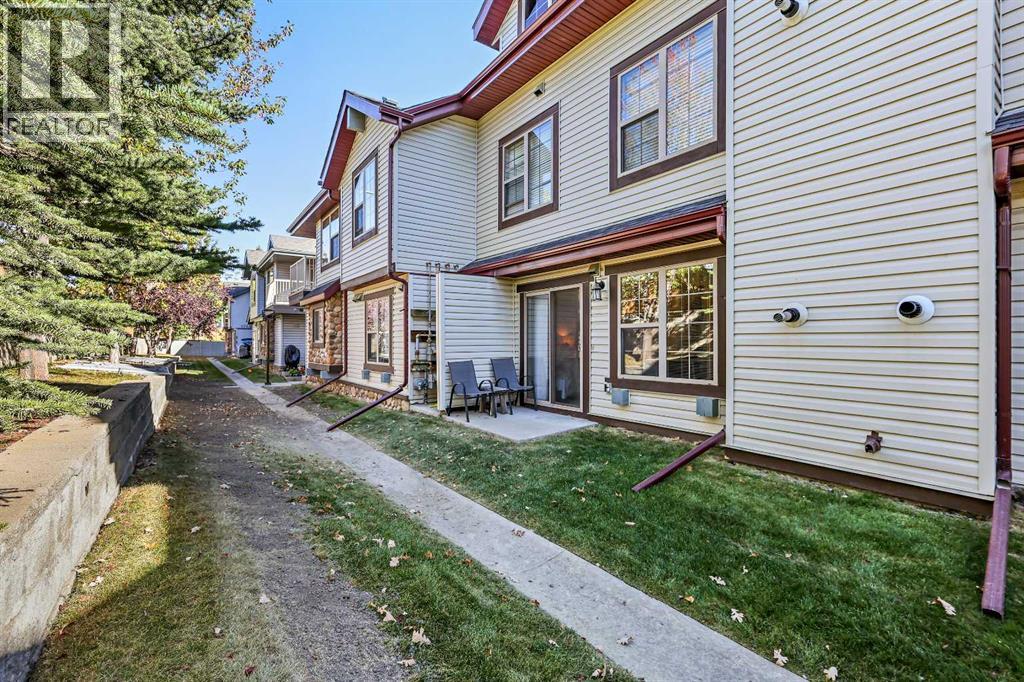 #104 15 Everridge Square SW - 23