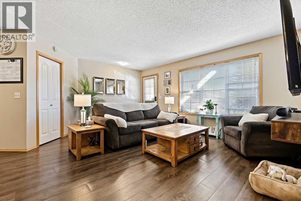 104, 15 Everridge Square SW - photo 4