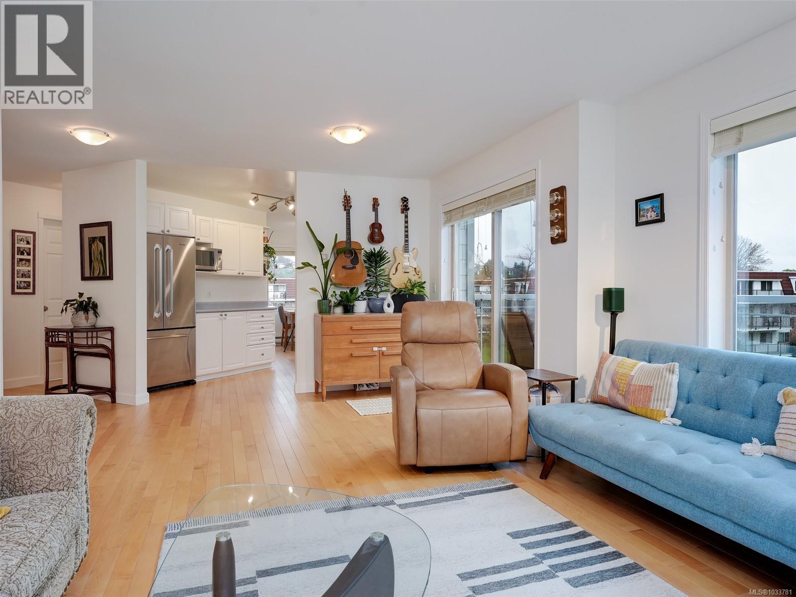 #301 1687 Poplar Ave - 3