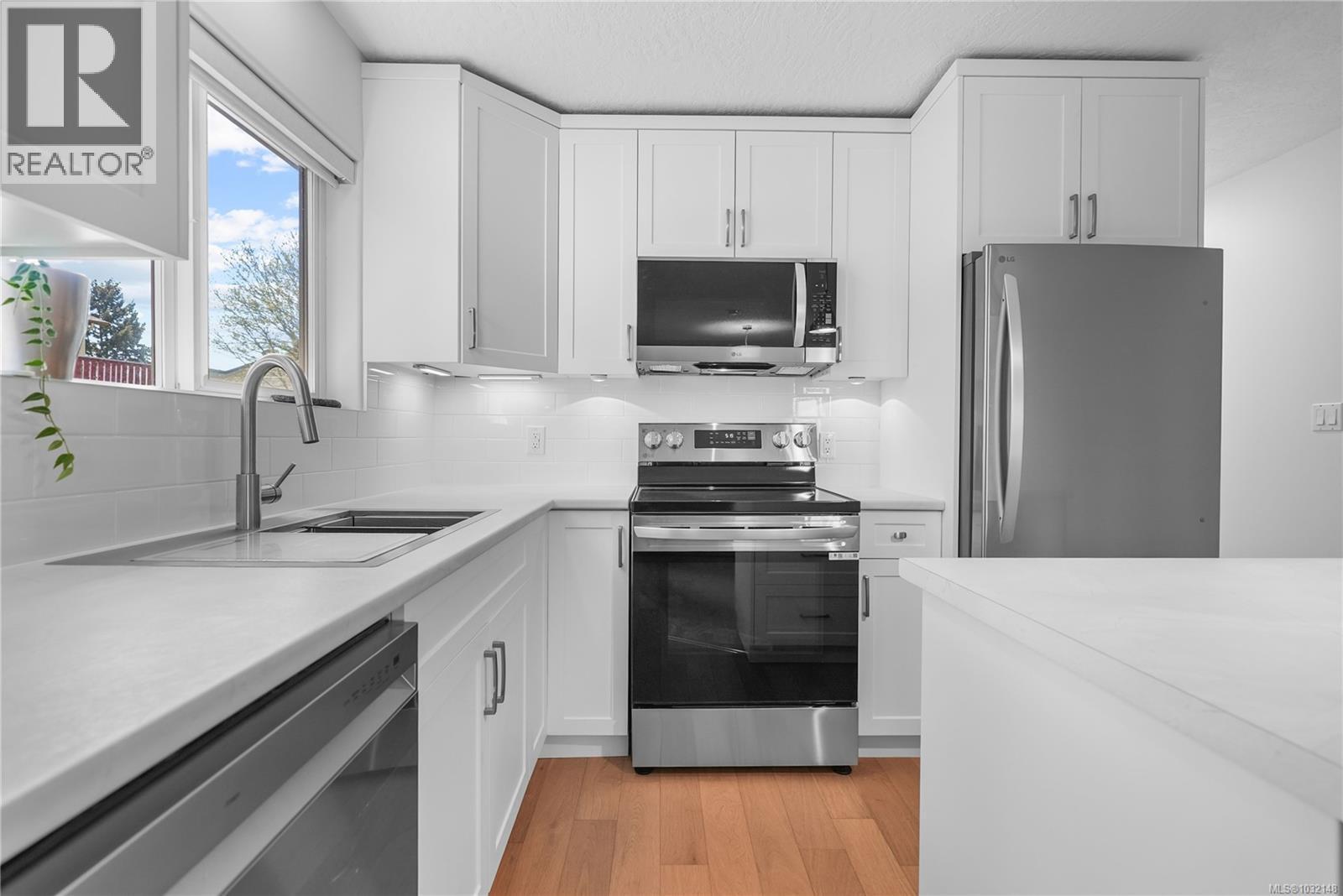  517 Pamela Place, Saanich