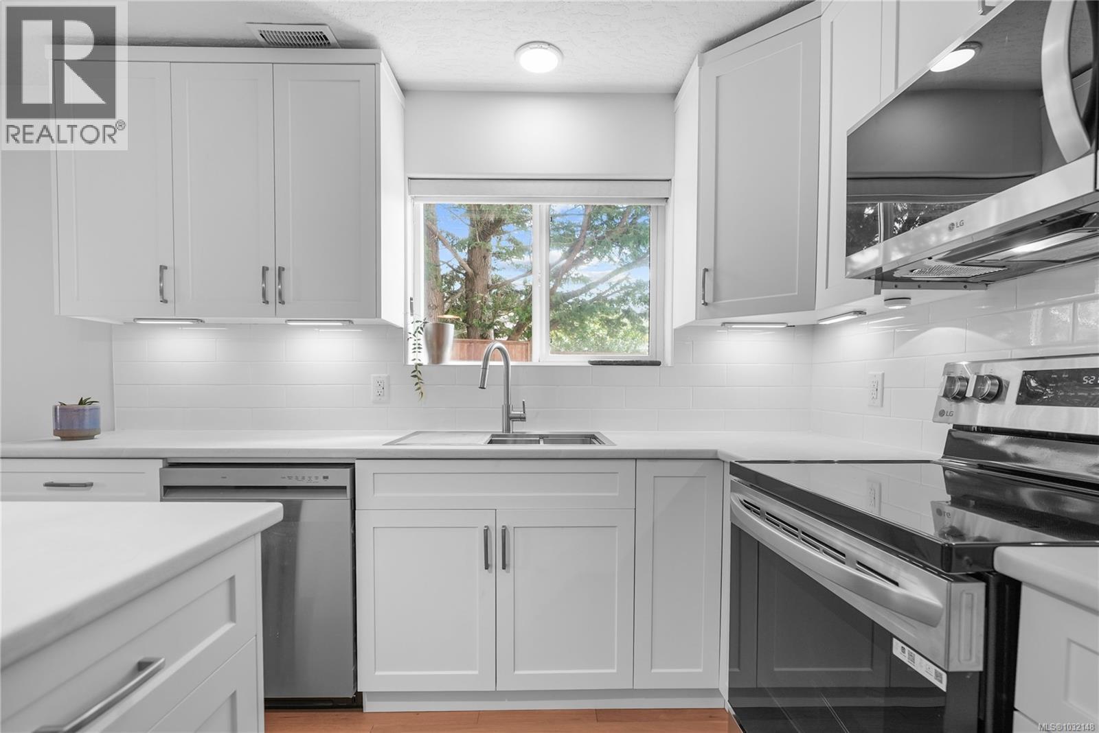  517 Pamela Place, Saanich