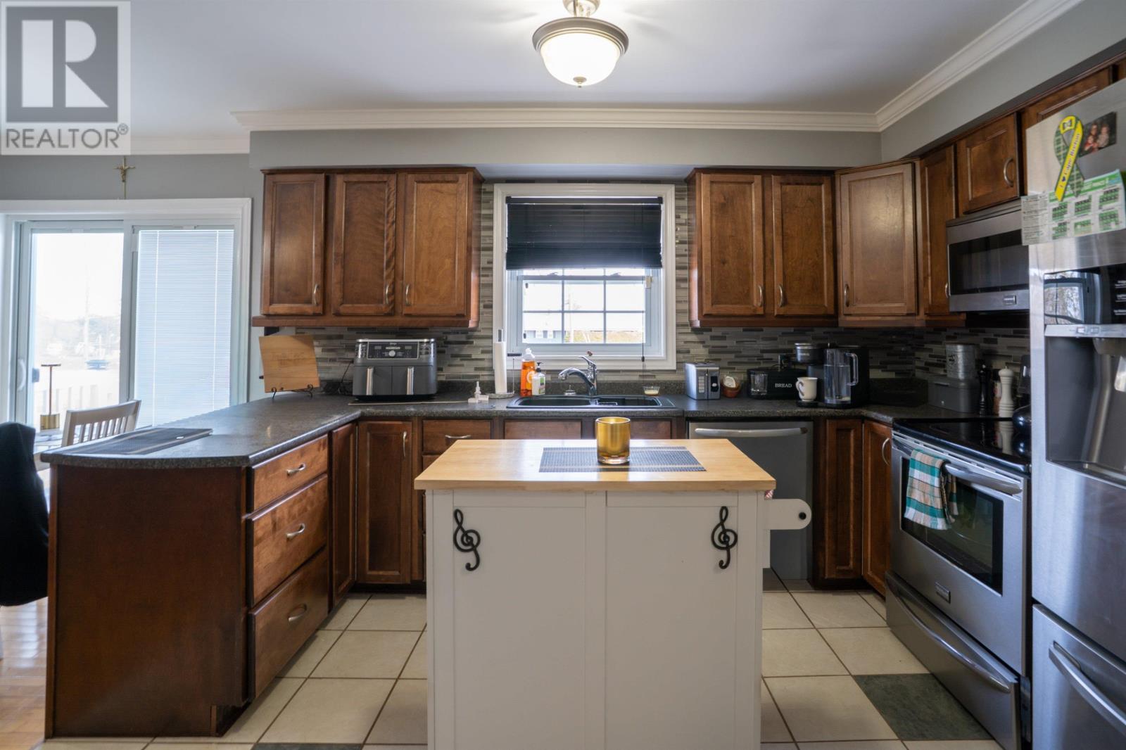 76 Pleasant Street - 12