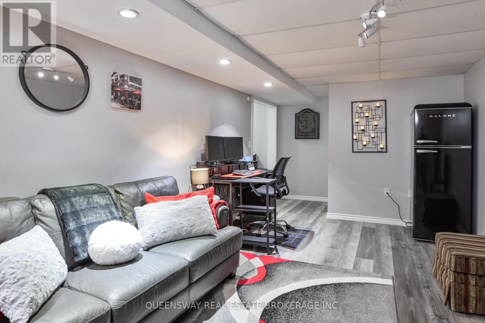 10 LEWIS DRIVE - 28