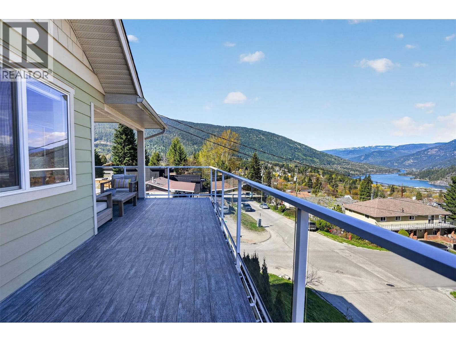 702 Richards Street - 12