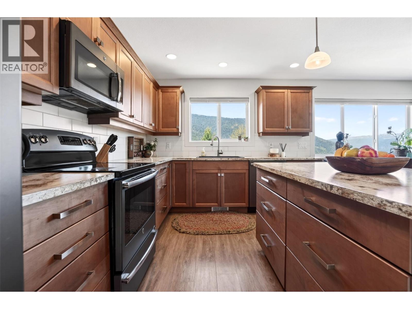 702 Richards Street - 22