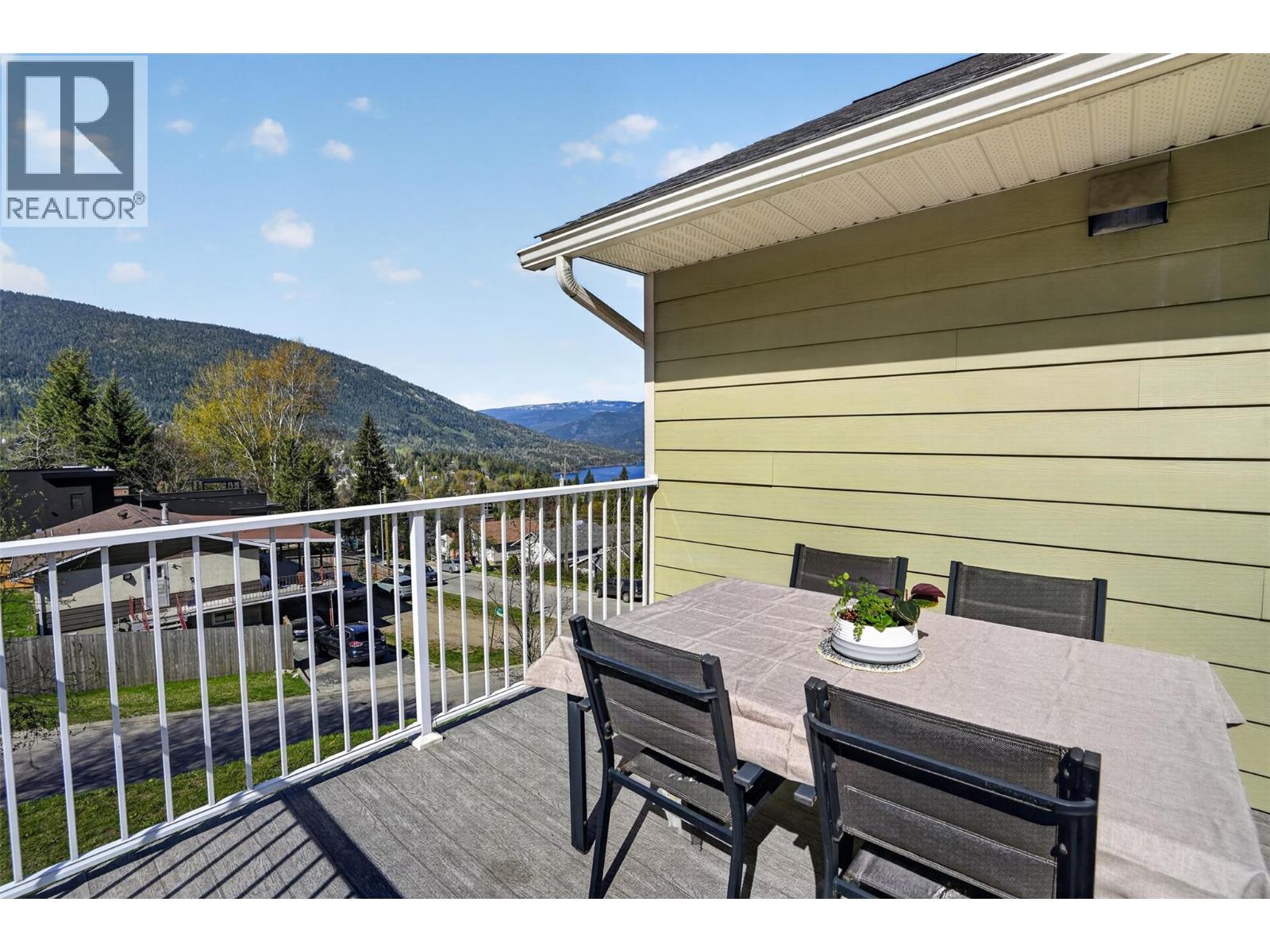 702 Richards Street - 28