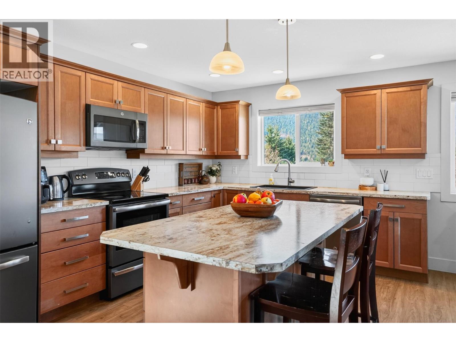 702 Richards Street - 21