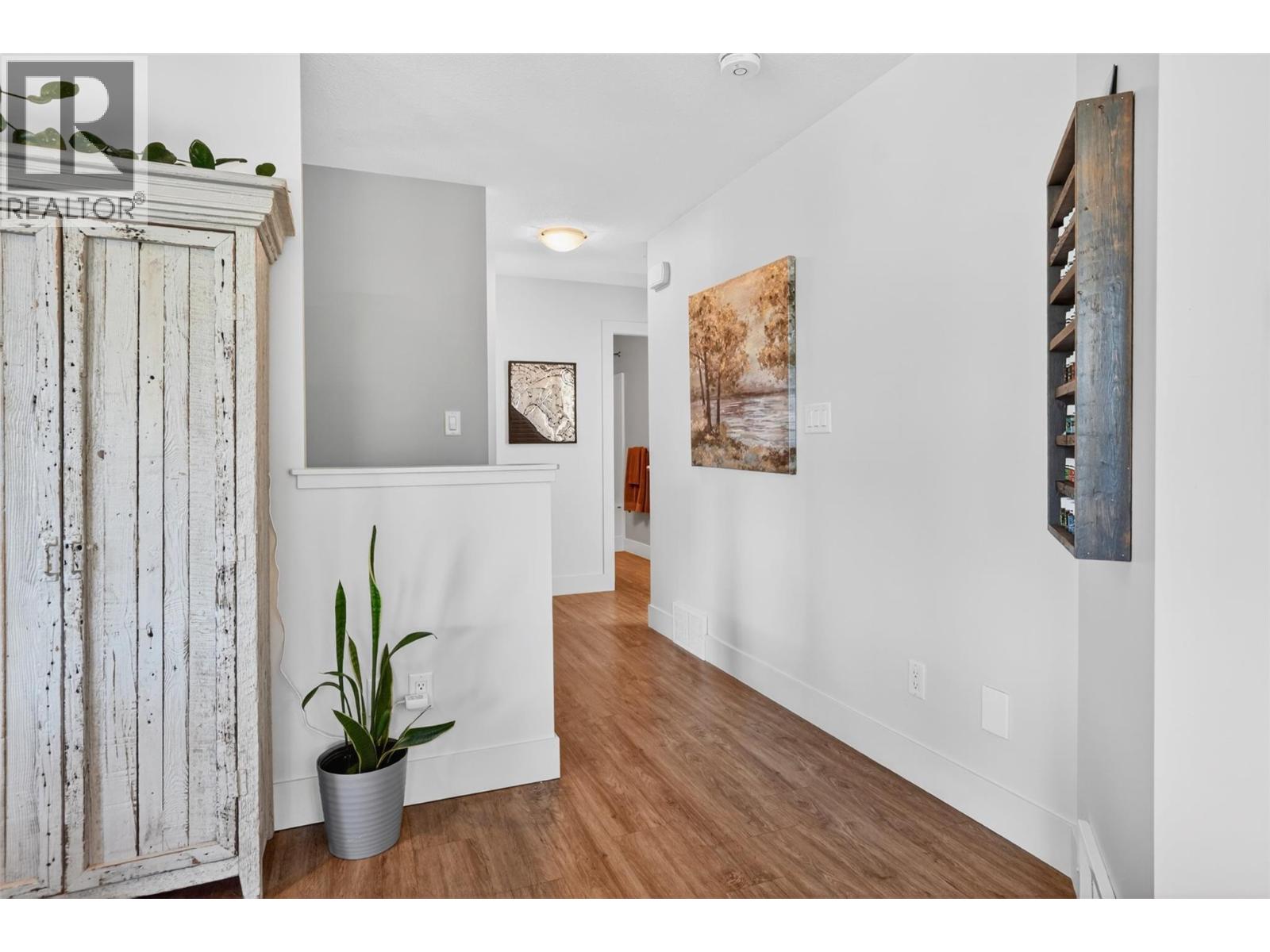 702 Richards Street - 29