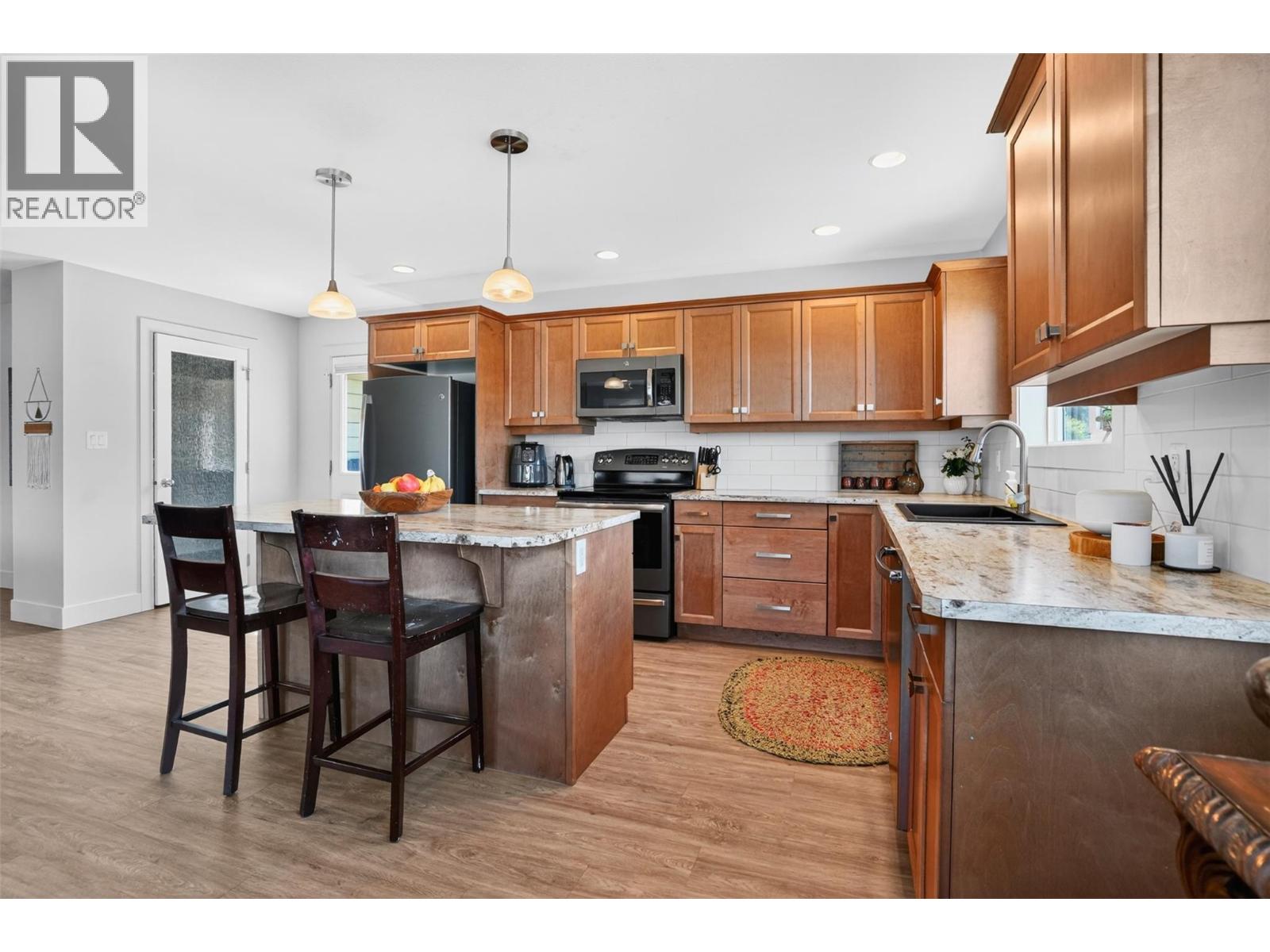 702 Richards Street - 24