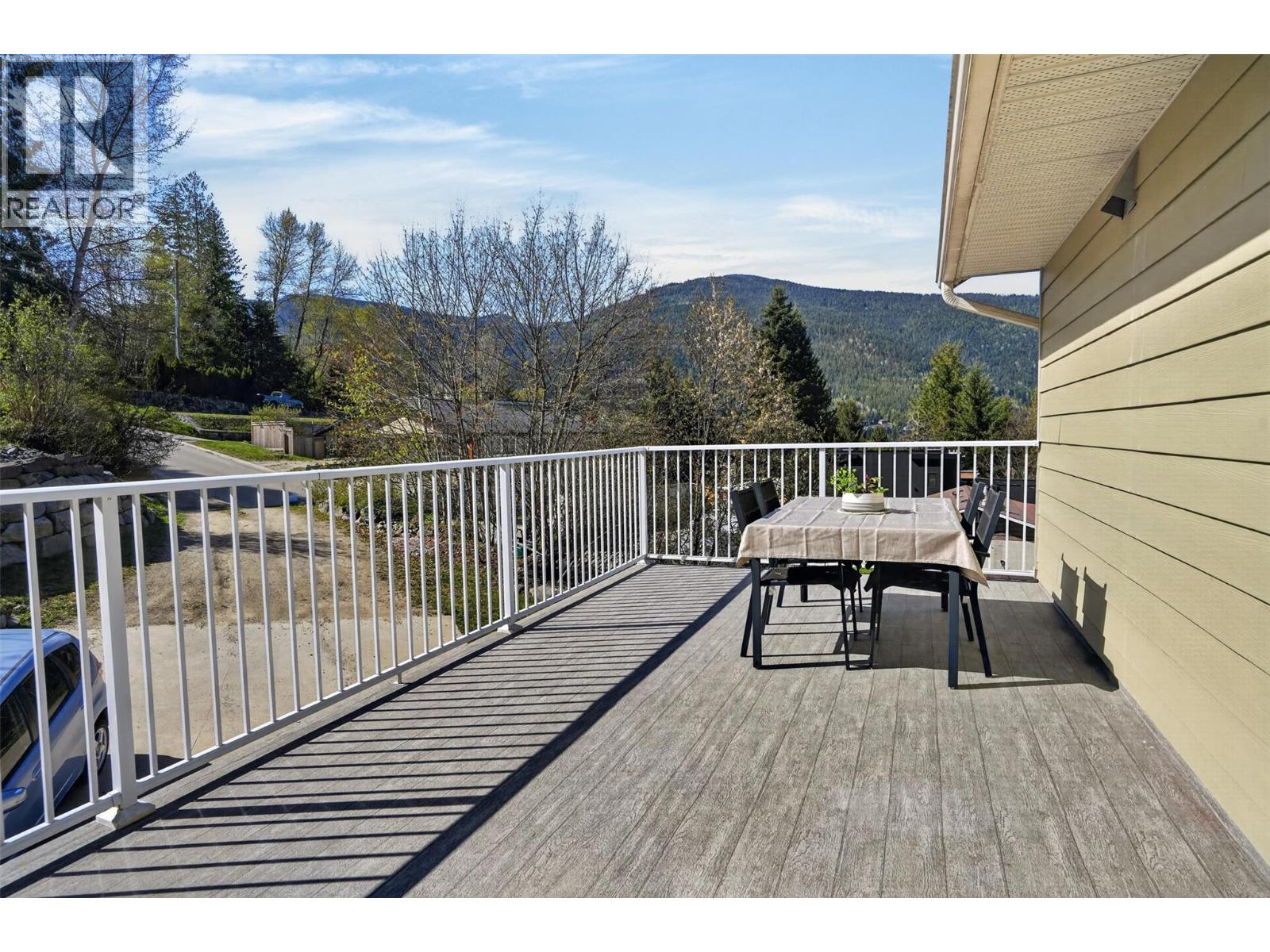 702 Richards Street - 27