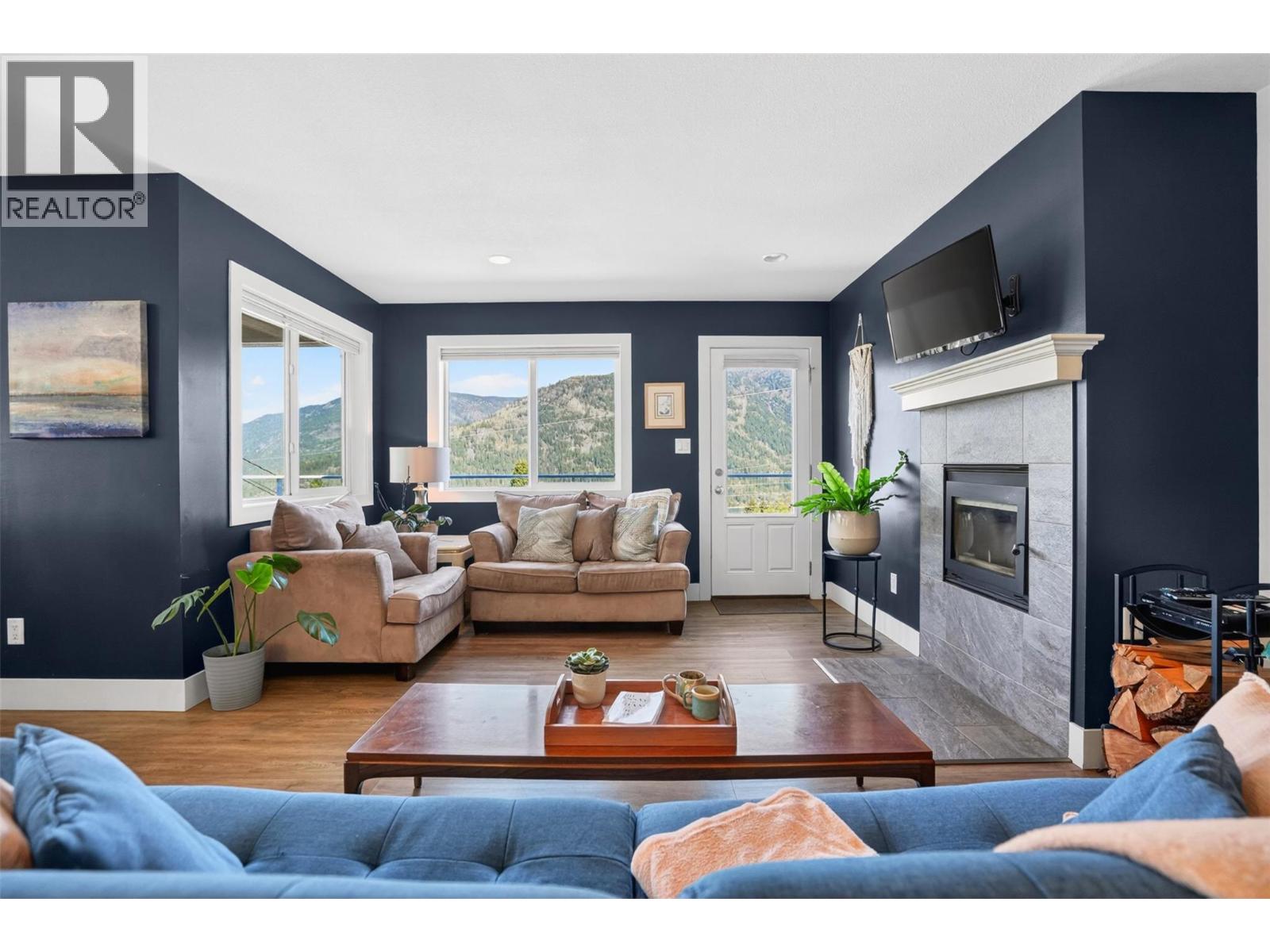 702 Richards Street - 9