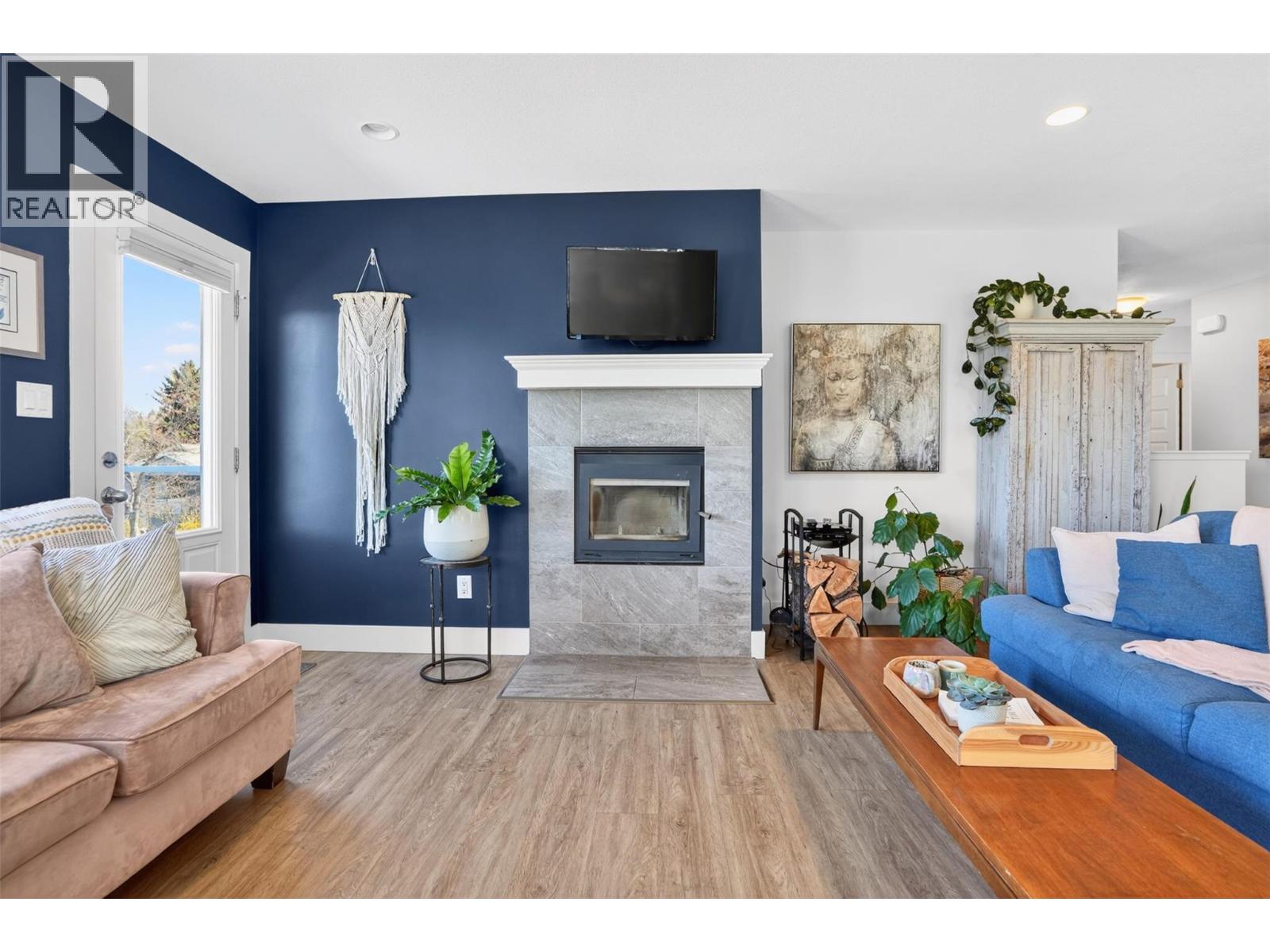 702 Richards Street - 11