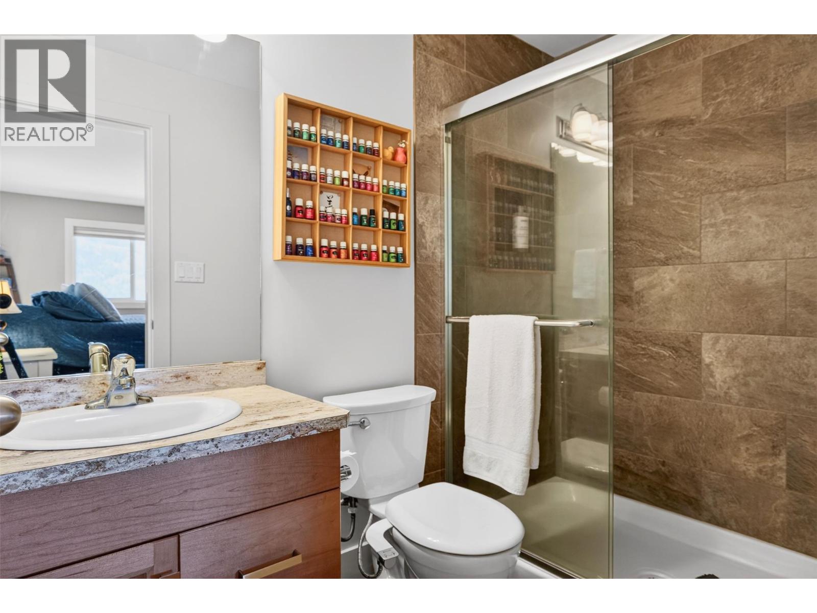 702 Richards Street - 34