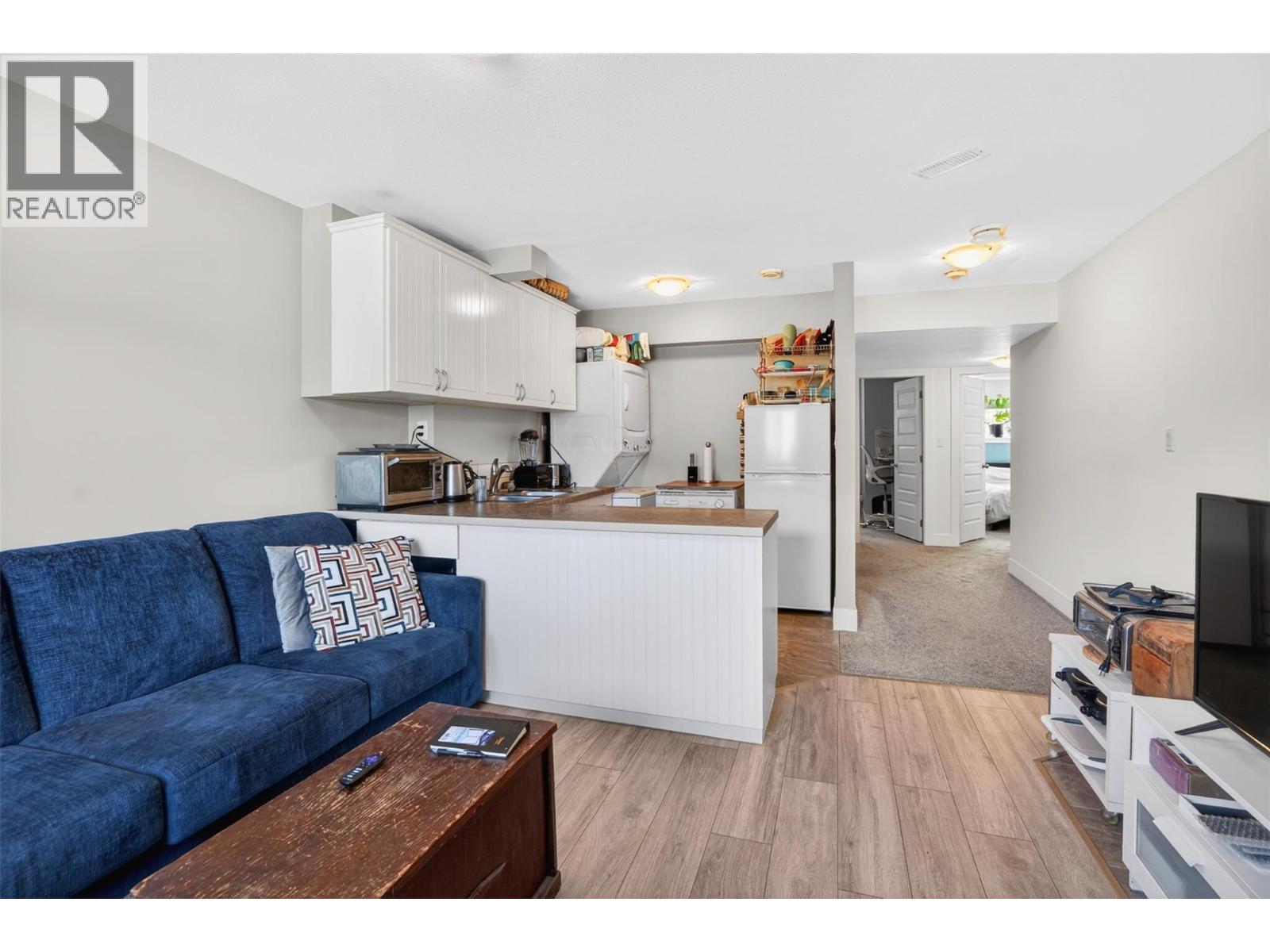 702 Richards Street - 54