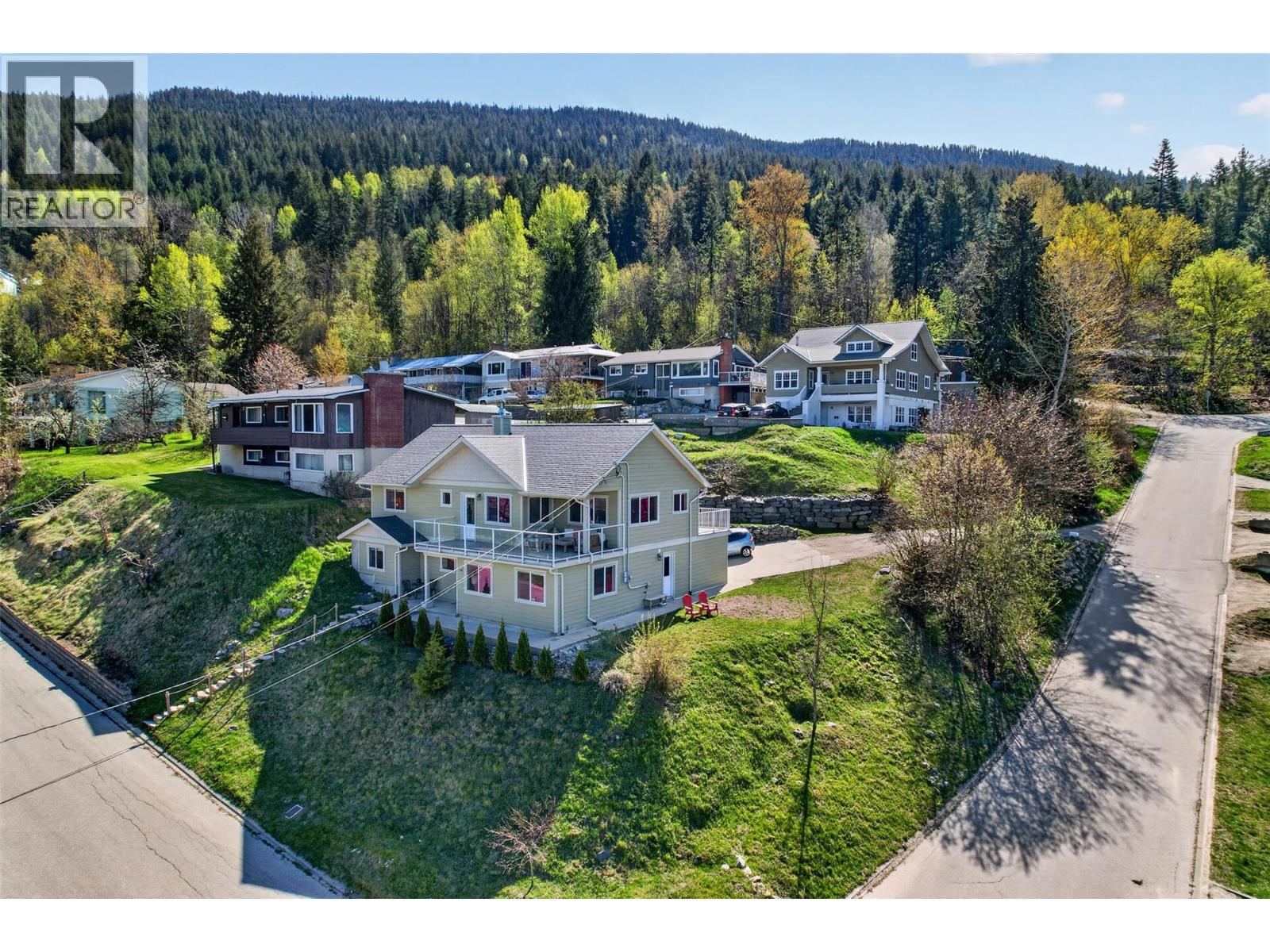 702 Richards Street - Image 2