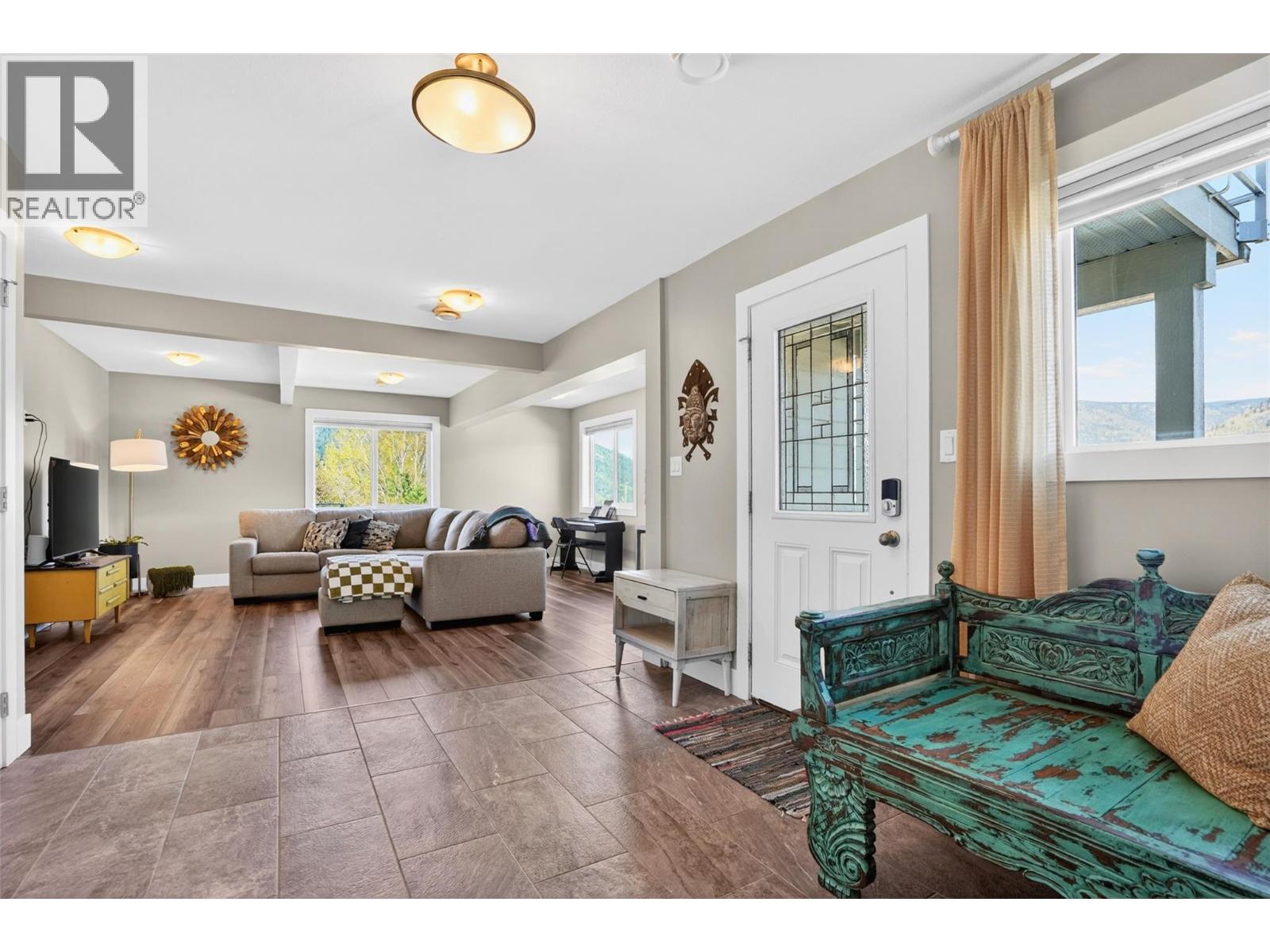 702 Richards Street - 42