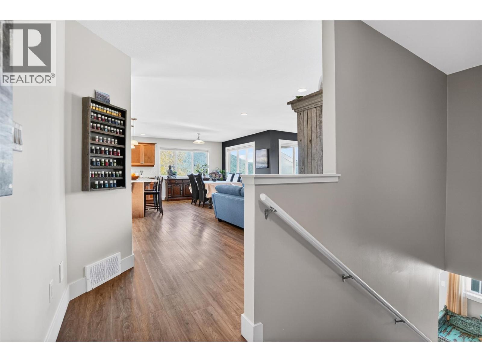 702 Richards Street - 7