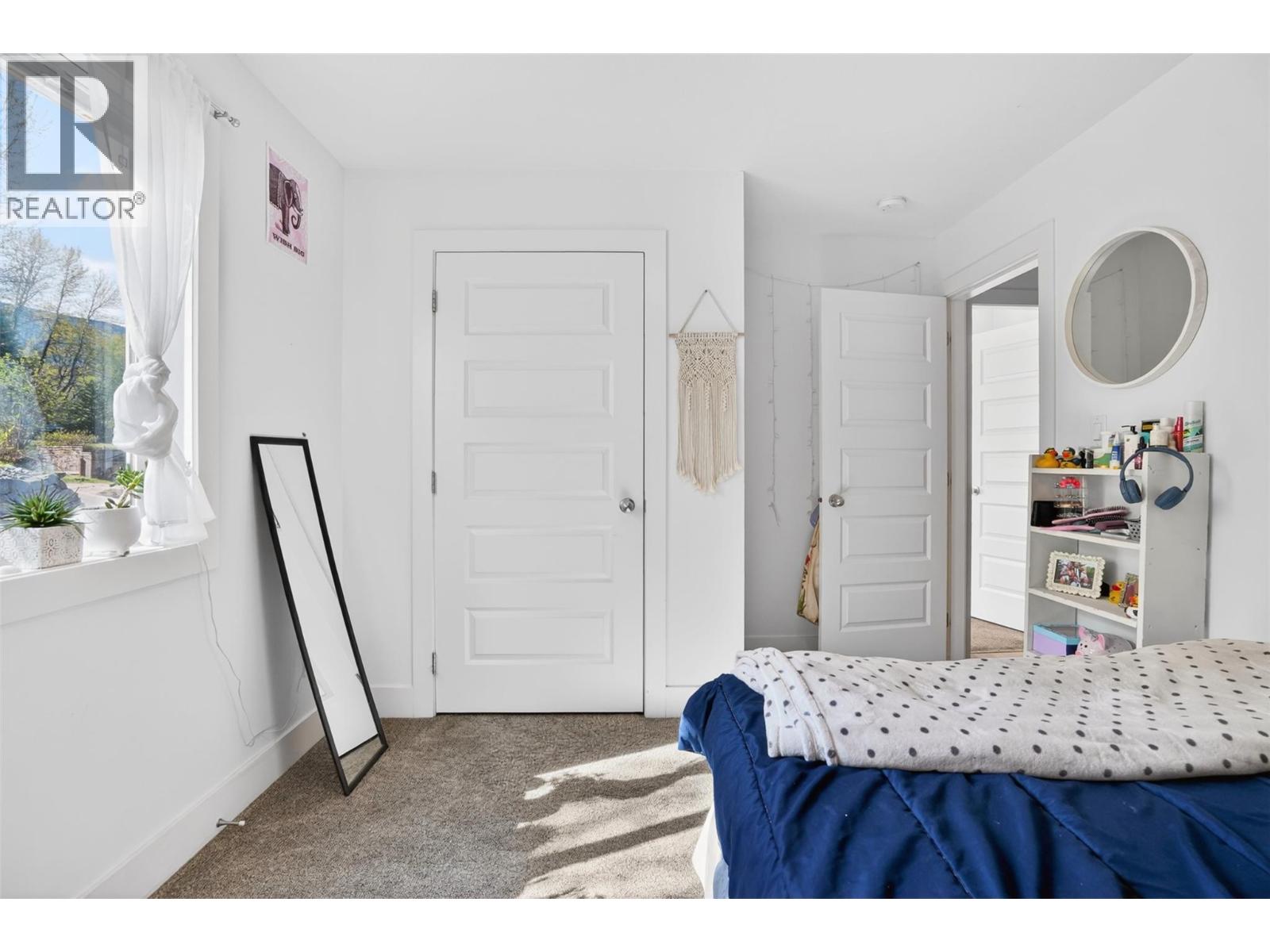 702 Richards Street - 40