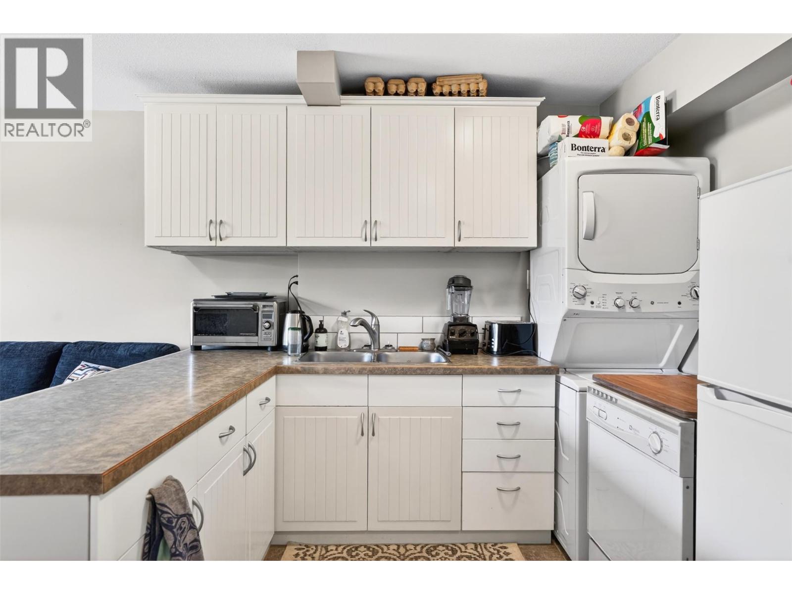 702 Richards Street - 56